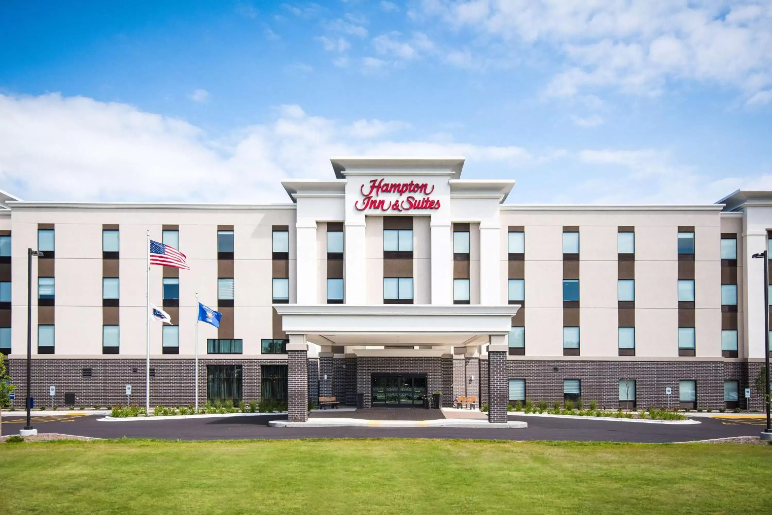 Hampton Inn and Suites at Wisconsin Dells Lake Delton Hampton Inn and Suites at Wisconsin Dells Lake Delton