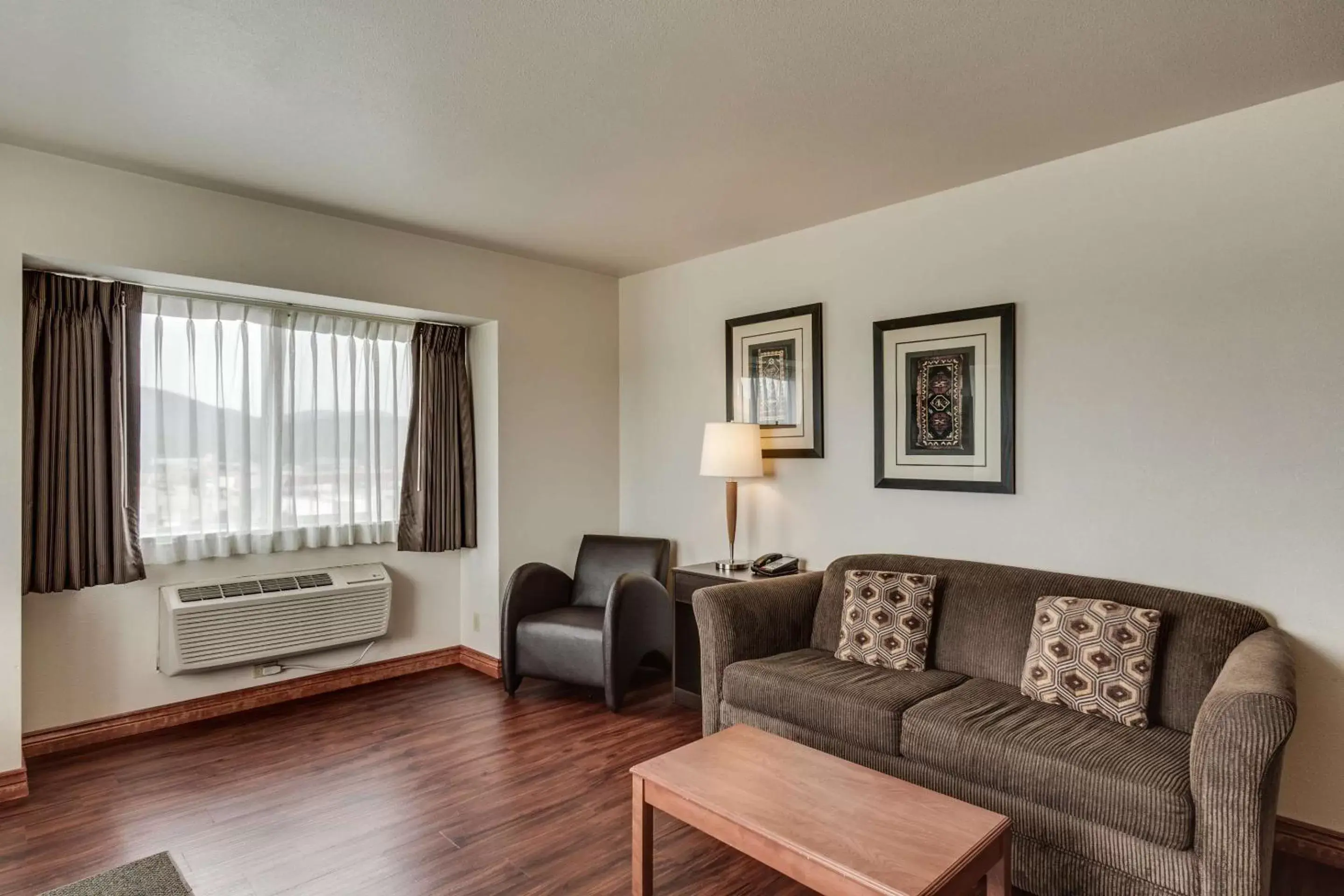 King Suite with with Sofa Bed and Mountain View- Disability Access in SureStay Plus Hotel by Best Western Post Falls King Suite with with Sofa Bed and Mountain View- Disability Access in SureStay Plus Hotel by Best Western Post Falls