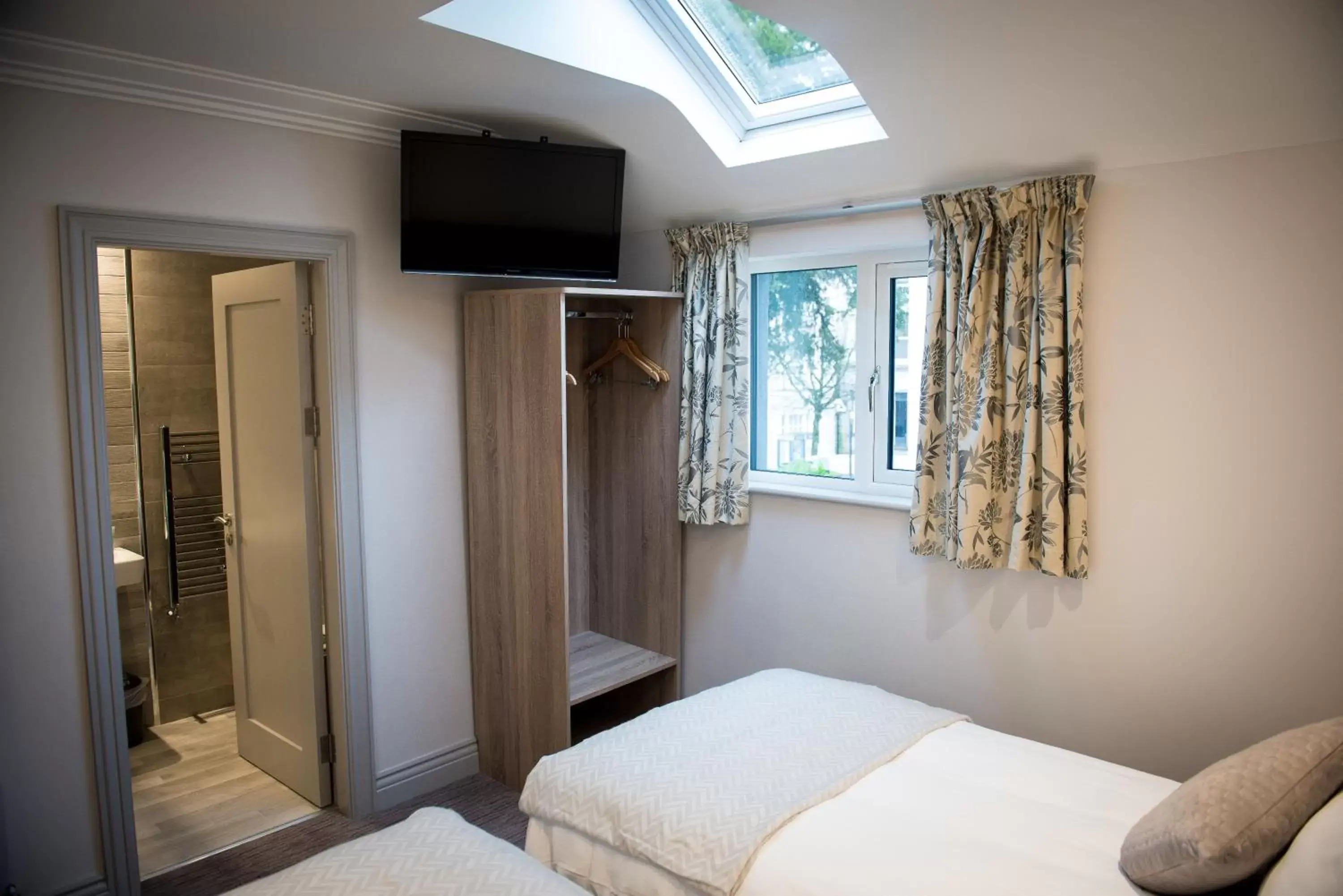 Twin Room with Private Bathroom in Tatler Jack Twin Room with Private Bathroom in Tatler Jack