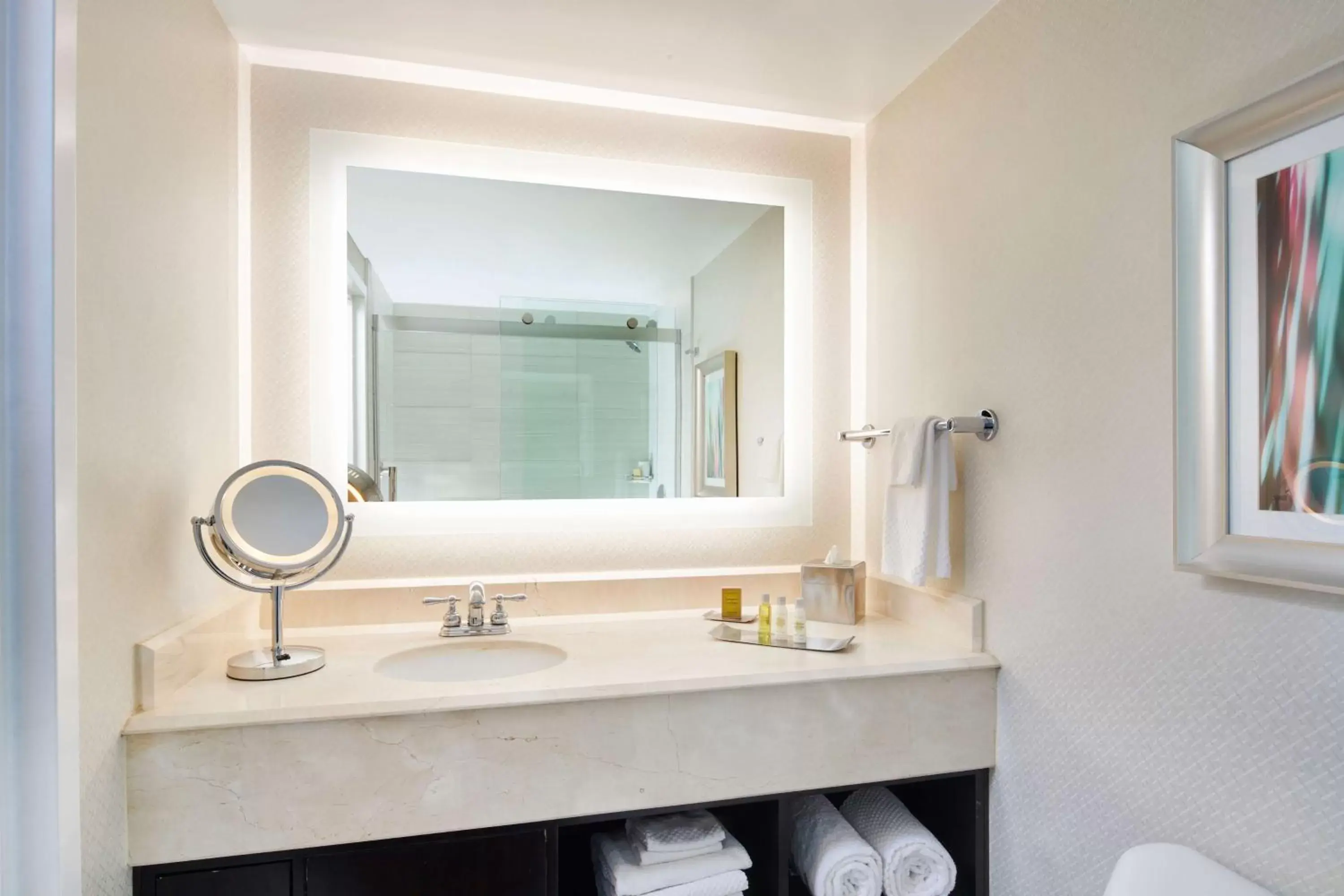 Deluxe King Room with Sofa Bed - Non Smoking in DoubleTree by Hilton Irvine Spectrum Deluxe King Room with Sofa Bed - Non Smoking in DoubleTree by Hilton Irvine Spectrum