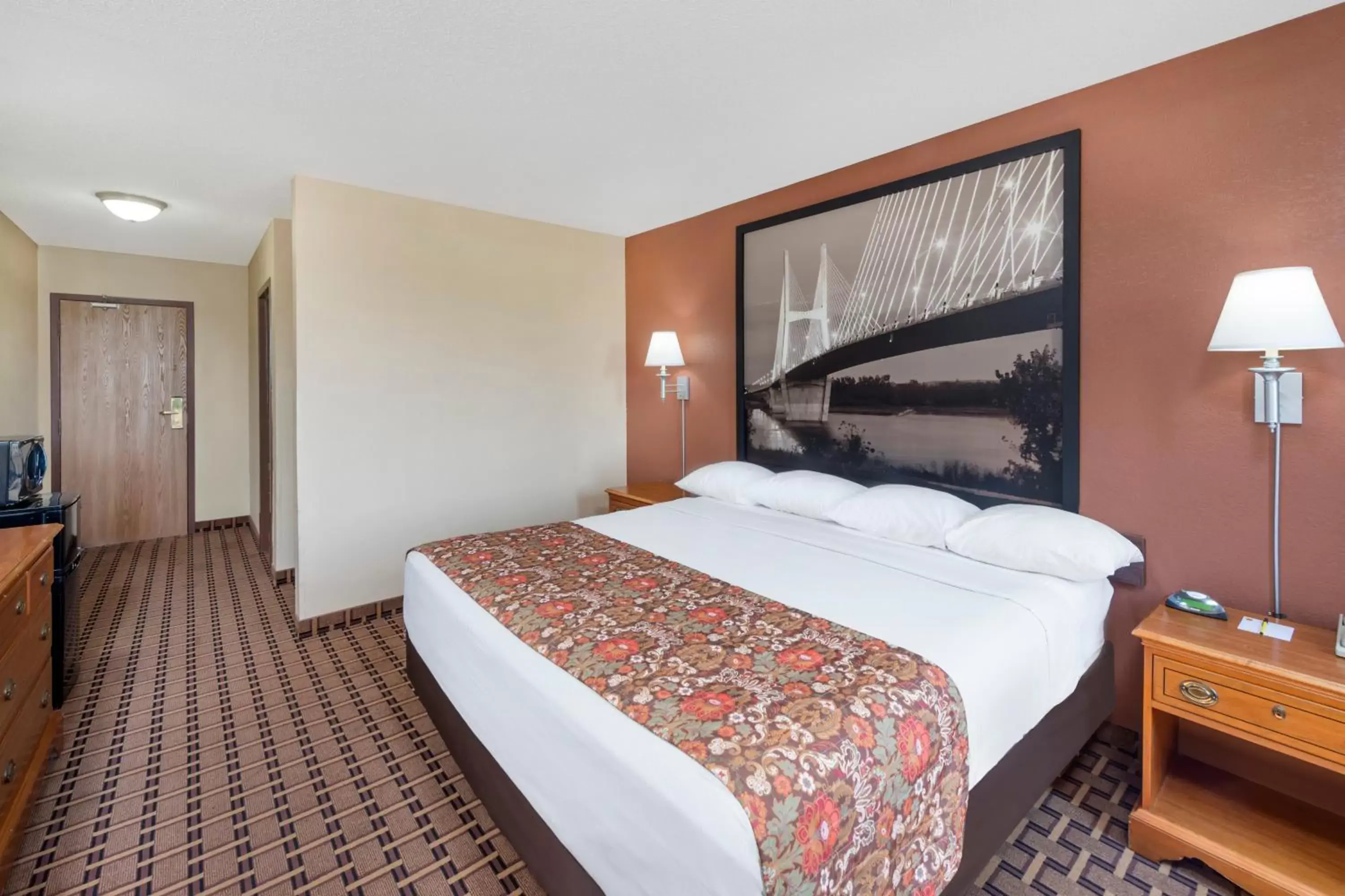 1 King Bed, Mobility Accessible Room, Non-Smoking. in Super 8 by Wyndham Charleston MO 1 King Bed, Mobility Accessible Room, Non-Smoking. in Super 8 by Wyndham Charleston MO