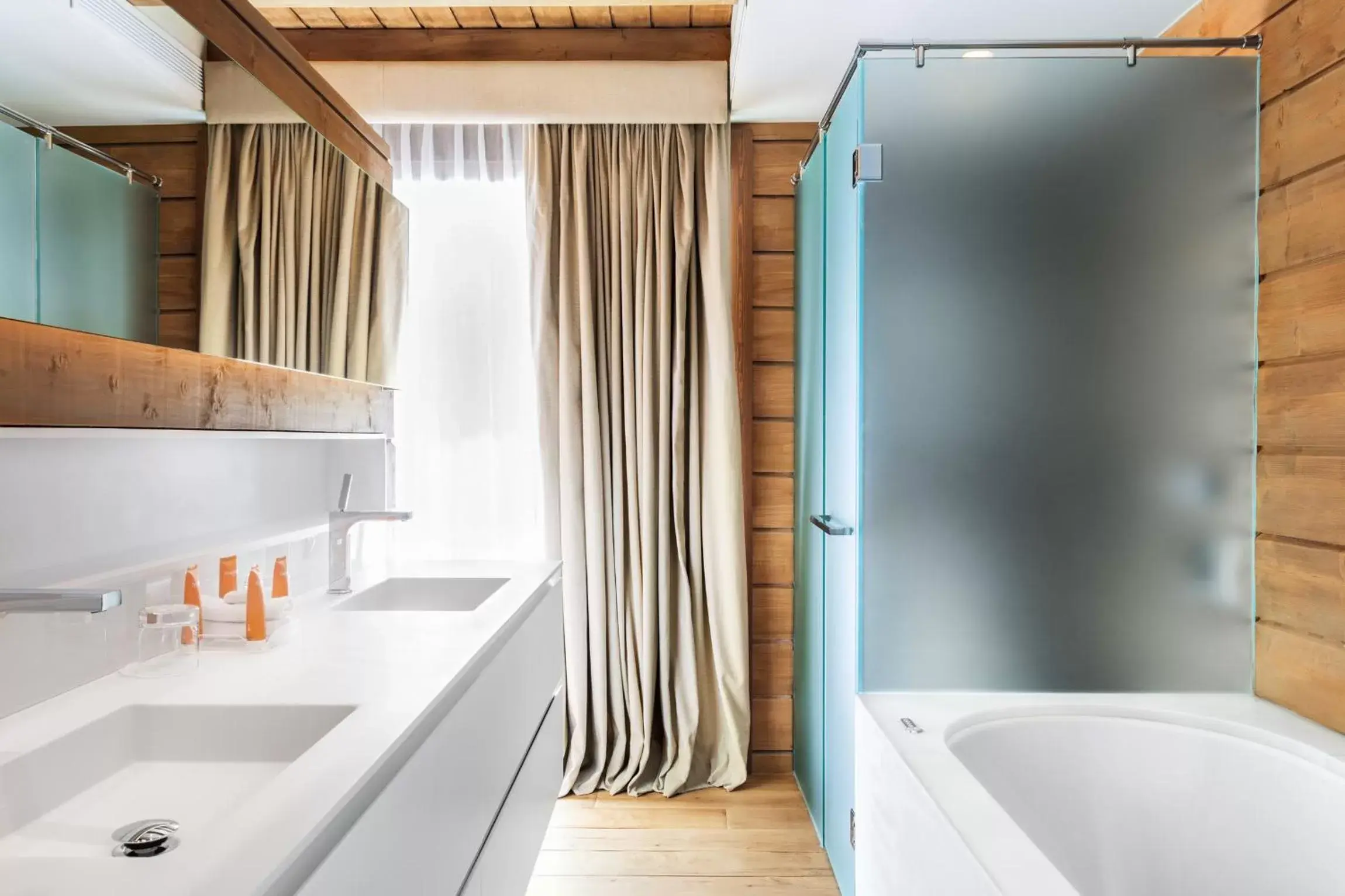 Double Room with Pool View in El Lodge, Ski & Spa Double Room with Pool View in El Lodge, Ski & Spa