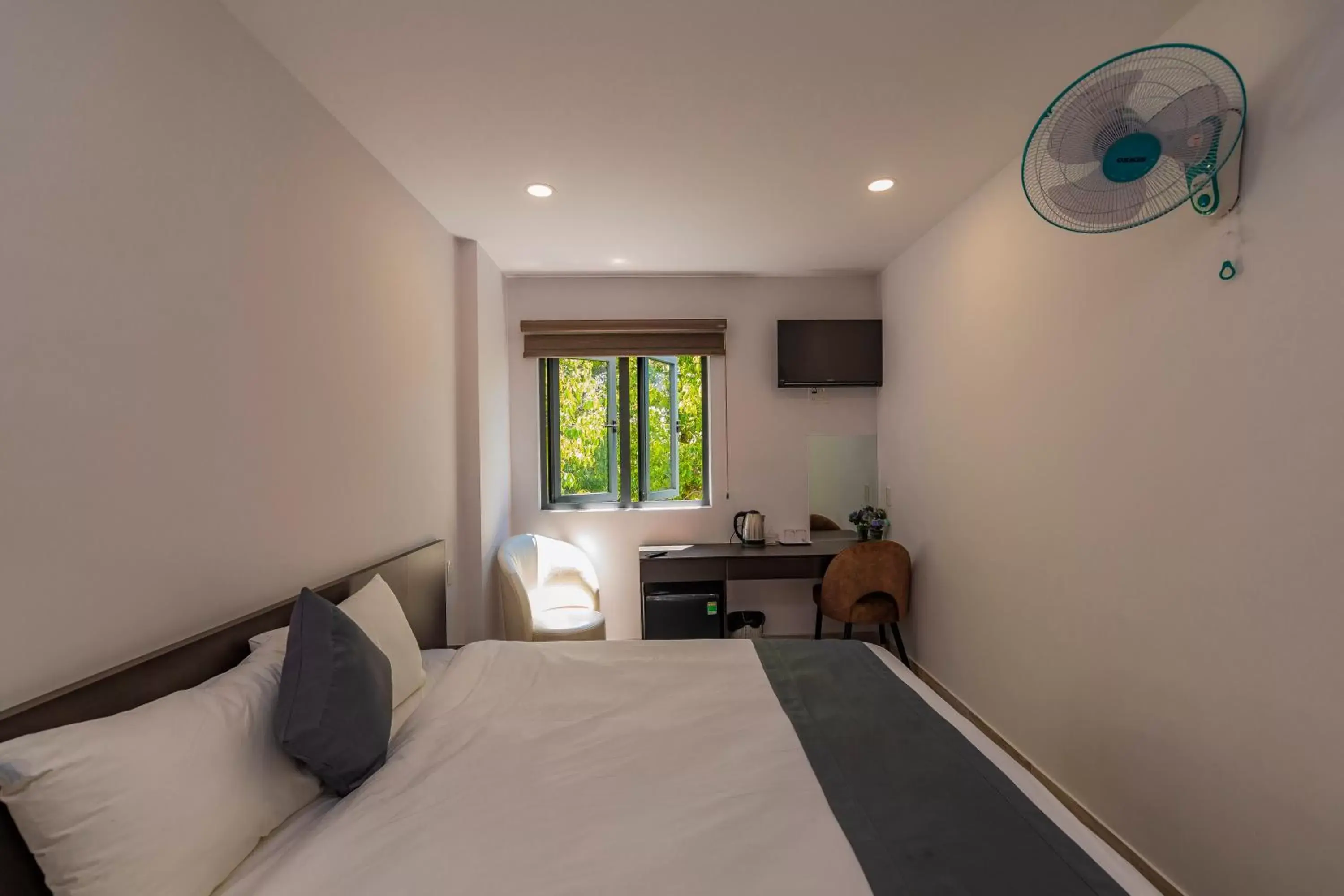 Deluxe Double Room in Khanh Uyen 3 Hotel Deluxe Double Room in Khanh Uyen 3 Hotel