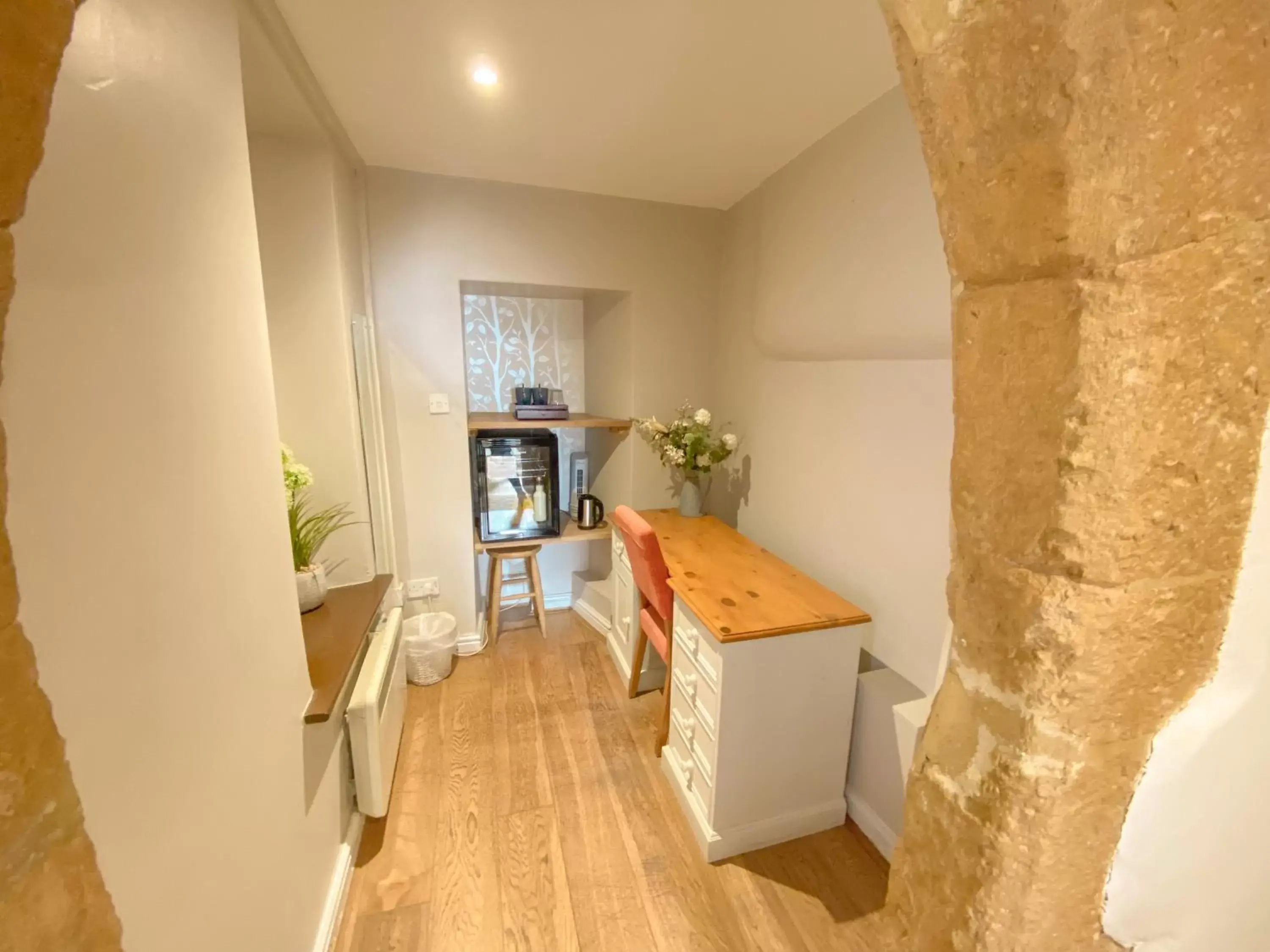 Small Double Room in Castle At Edgehill Small Double Room in Castle At Edgehill