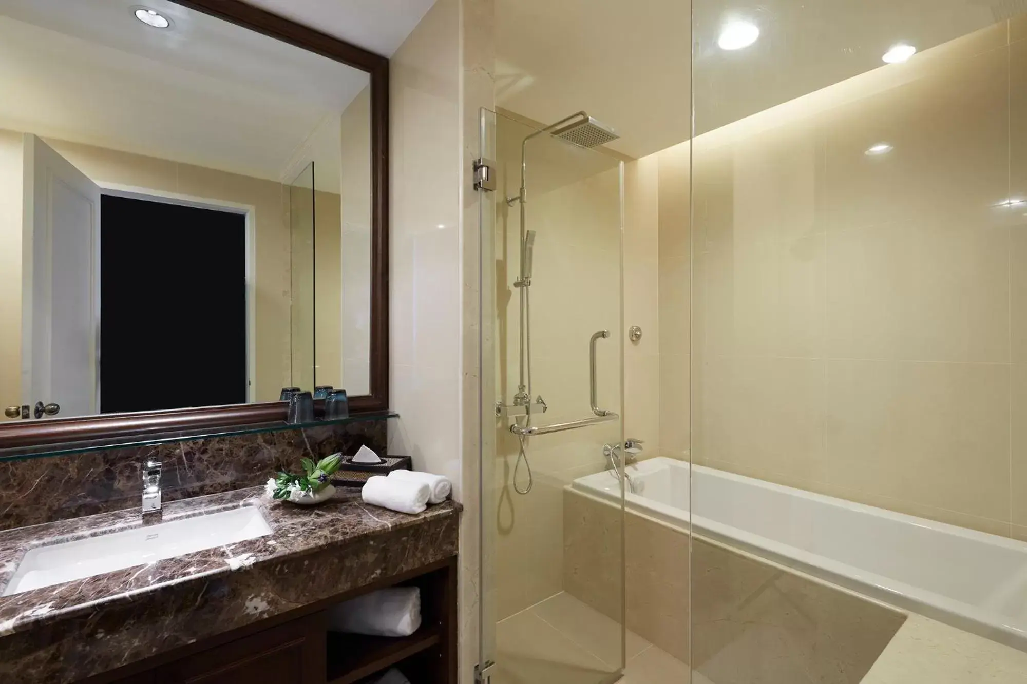 Premier Room in The Rose Residence, Bangkok Premier Room in The Rose Residence, Bangkok