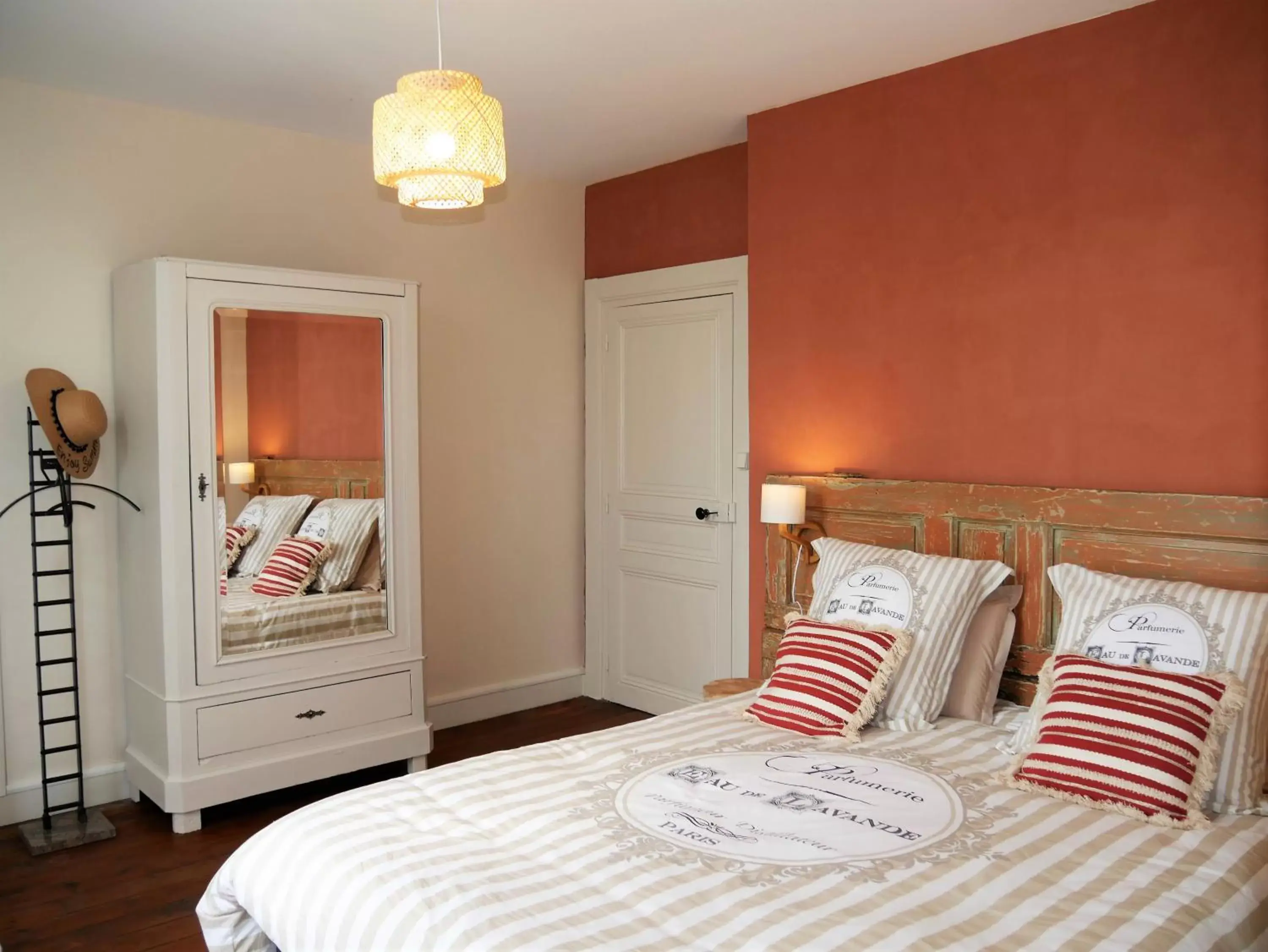 Double Room with Private Bathroom in Chambres d'hôtes les Bruyères Double Room with Private Bathroom in Chambres d'hôtes les Bruyères