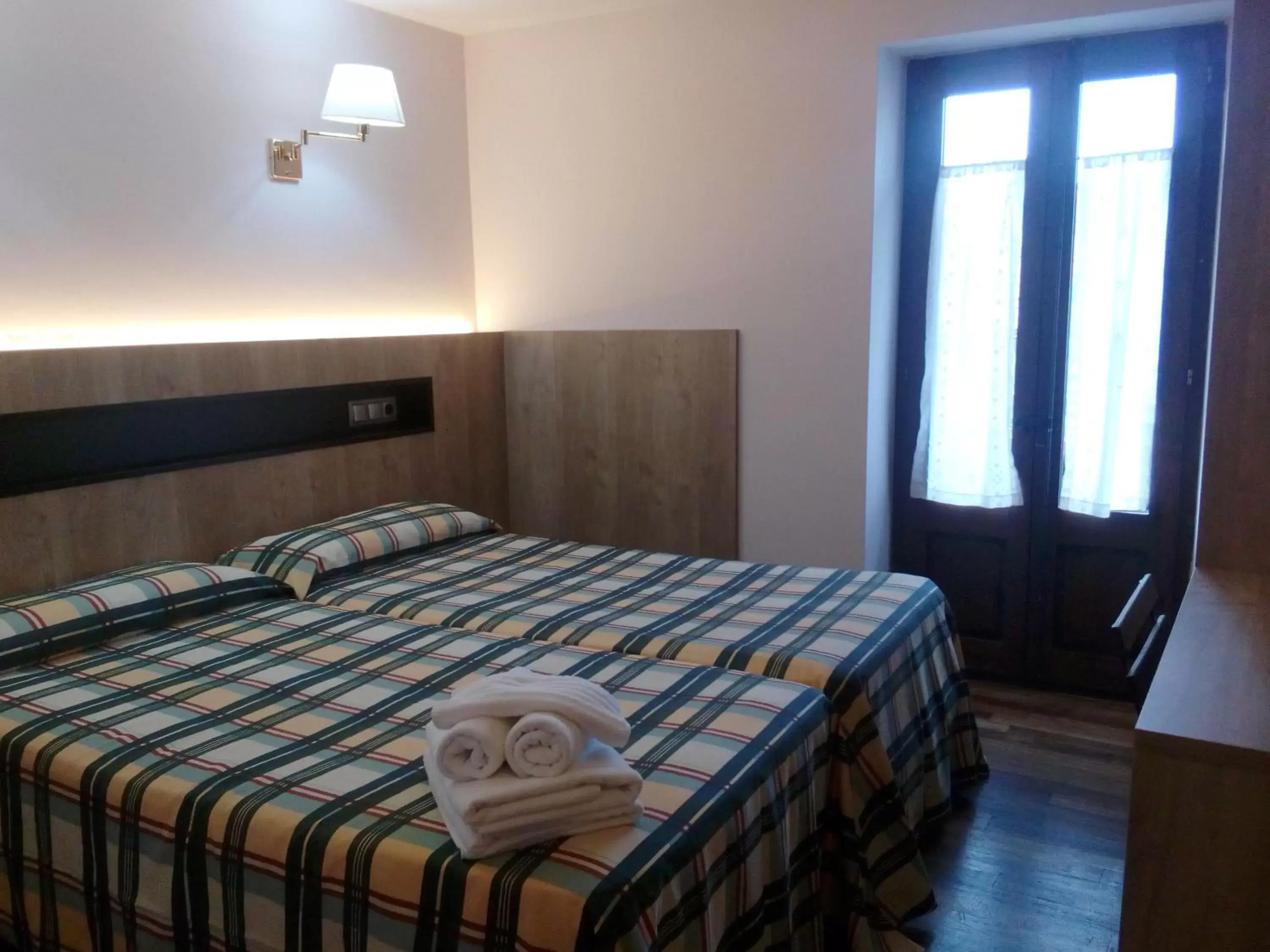 Twin Room with City View in CAN MENCIÓ - Plaça Major Twin Room with City View in CAN MENCIÓ - Plaça Major