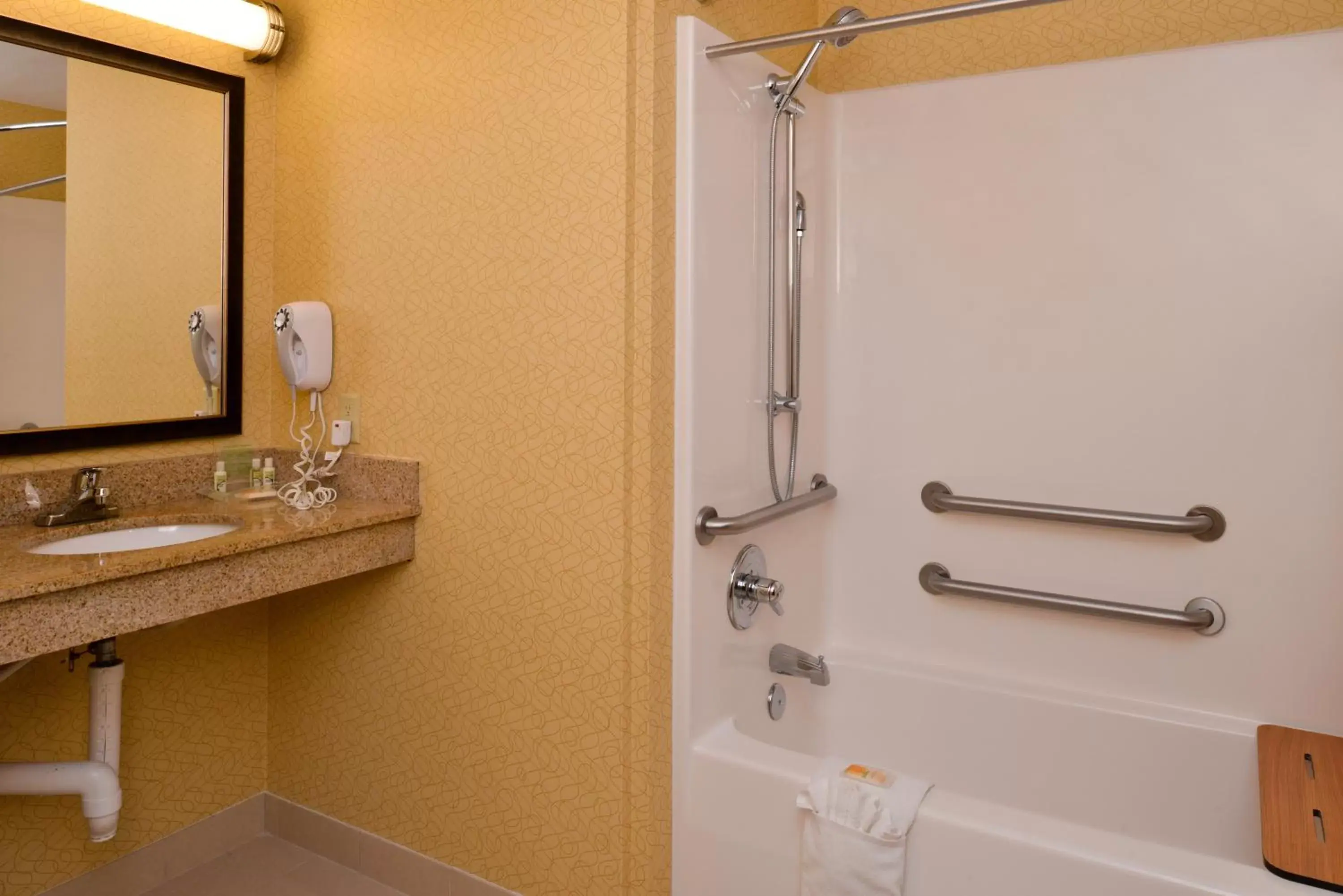 King Room - Mobility Access Roll in Shower/Non-Smoking in Holiday Inn Poplar Bluff, an IHG Hotel King Room - Mobility Access Roll in Shower/Non-Smoking in Holiday Inn Poplar Bluff, an IHG Hotel