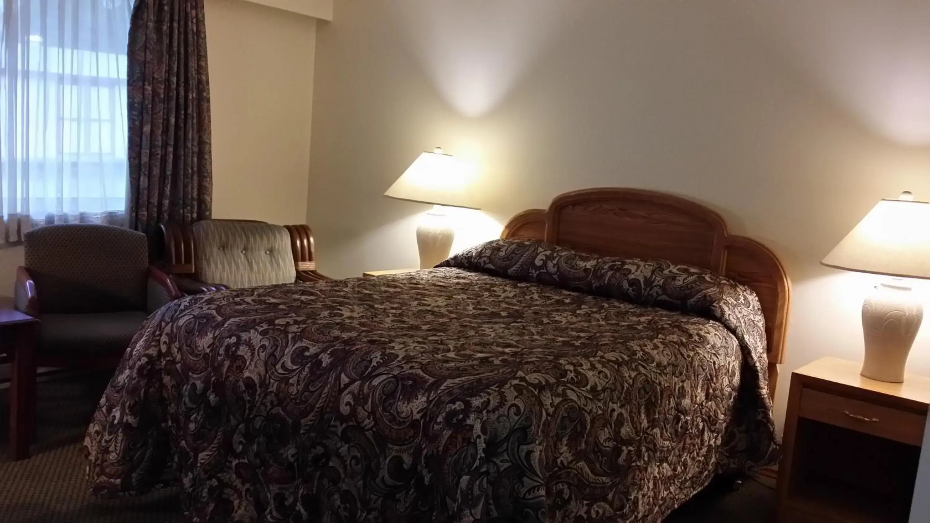 Queen Room in Skagit Motel Queen Room in Skagit Motel