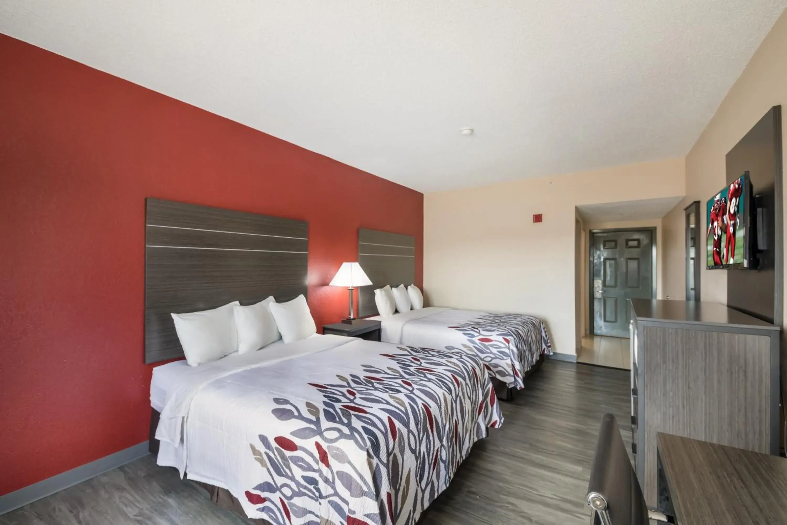 Superior Queen Room with Two Queen Beds Disability Access/Roll-In Shower Non Smoking in Red Roof Inn & Suites Austin East - Manor Superior Queen Room with Two Queen Beds Disability Access/Roll-In Shower Non Smoking in Red Roof Inn & Suites Austin East - Manor