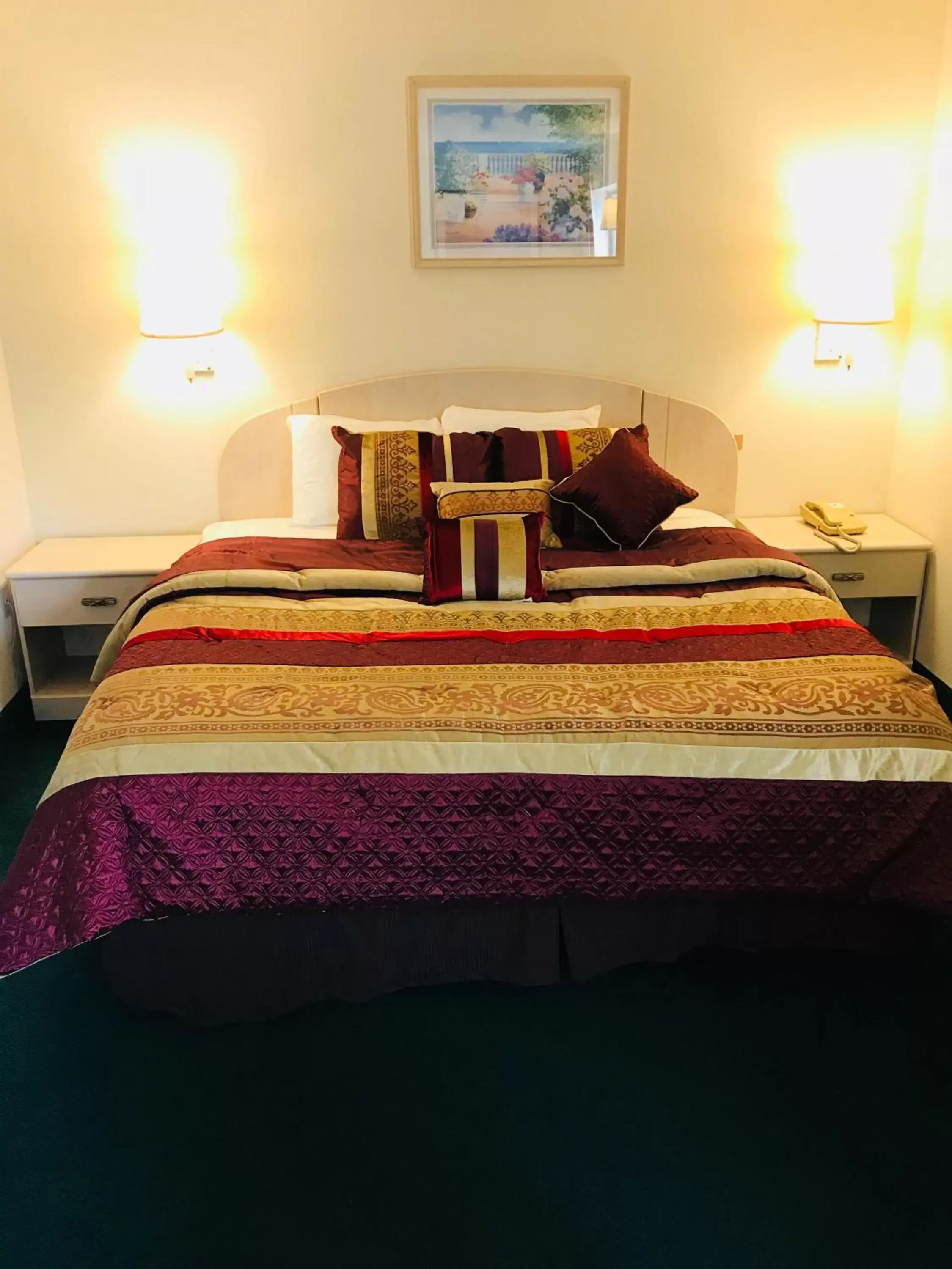 King Suite with Spa Bath - Non-Smoking in Americas Best Value Inn Pinckneyville King Suite with Spa Bath - Non-Smoking in Americas Best Value Inn Pinckneyville