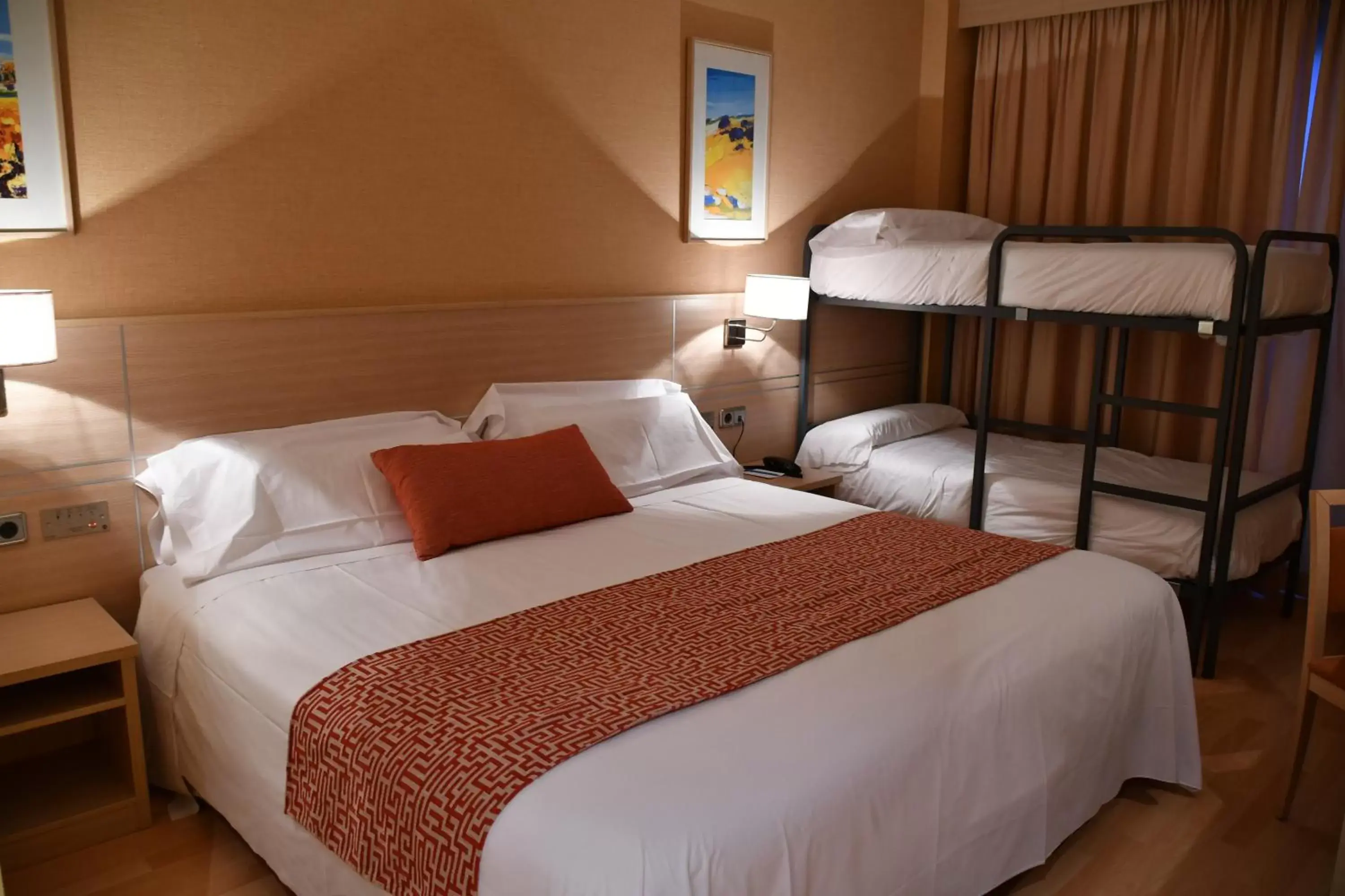 Quadruple Room in Hotel Class Valls Quadruple Room in Hotel Class Valls