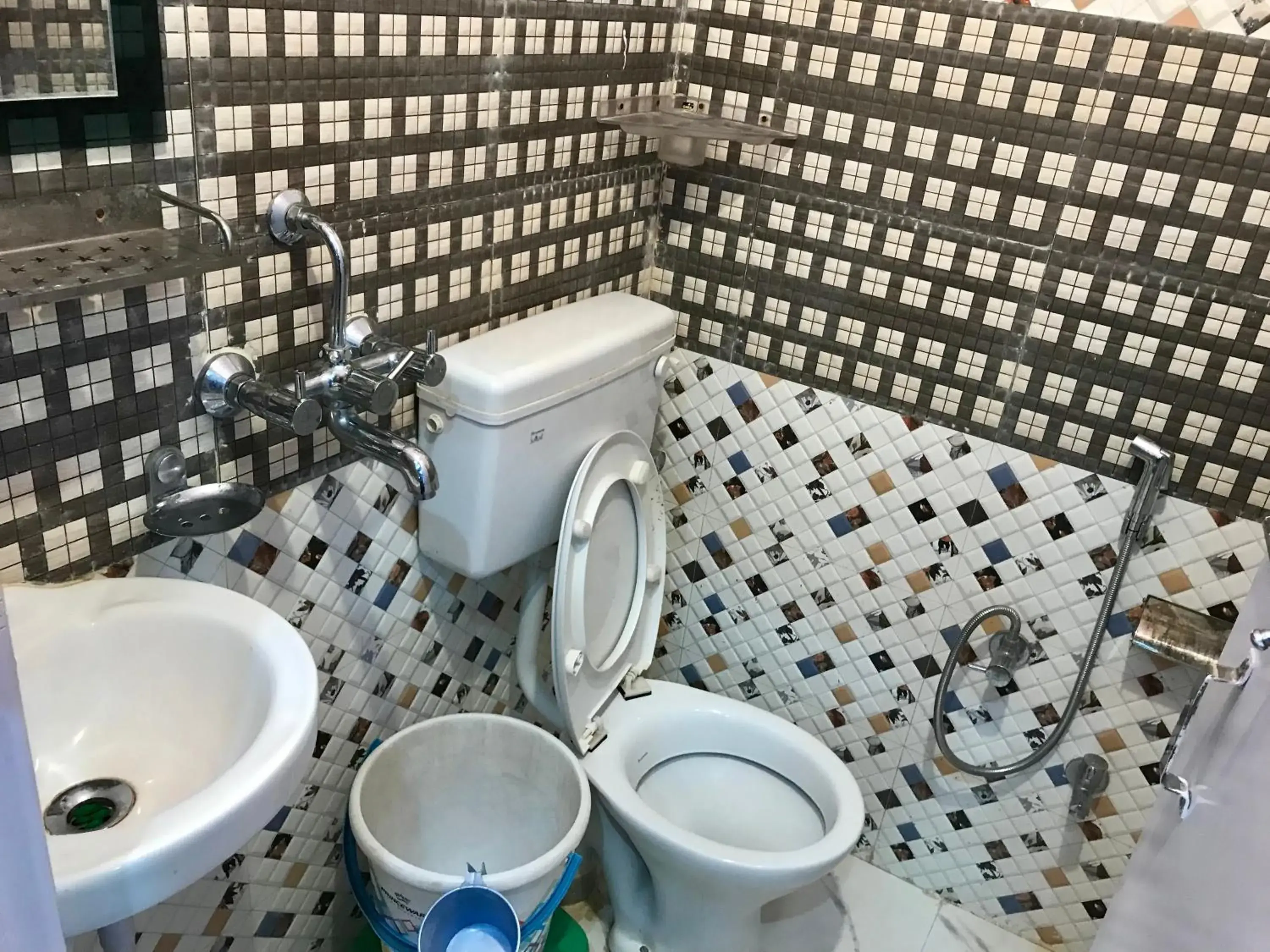 Standard Double Room with Fan in Golden Lodge Standard Double Room with Fan in Golden Lodge