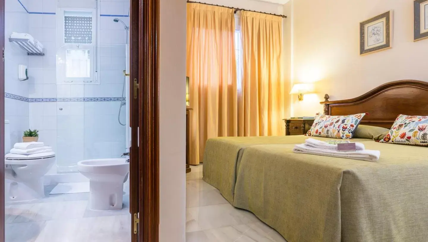 Twin or Double Room in Hotel Gran Avenida Twin or Double Room in Hotel Gran Avenida