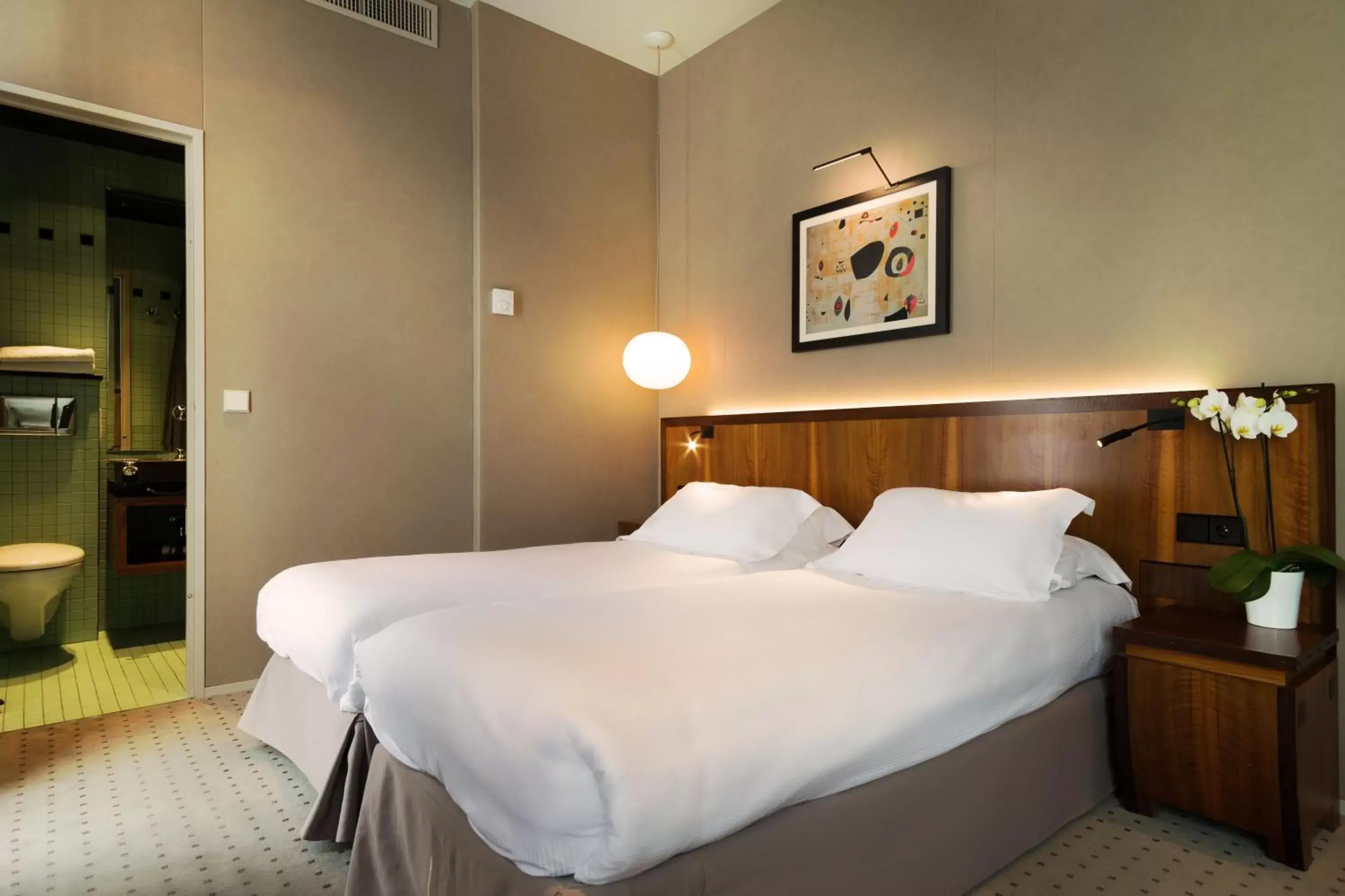 Twin Room in Chateaudun Opéra Twin Room in Chateaudun Opéra