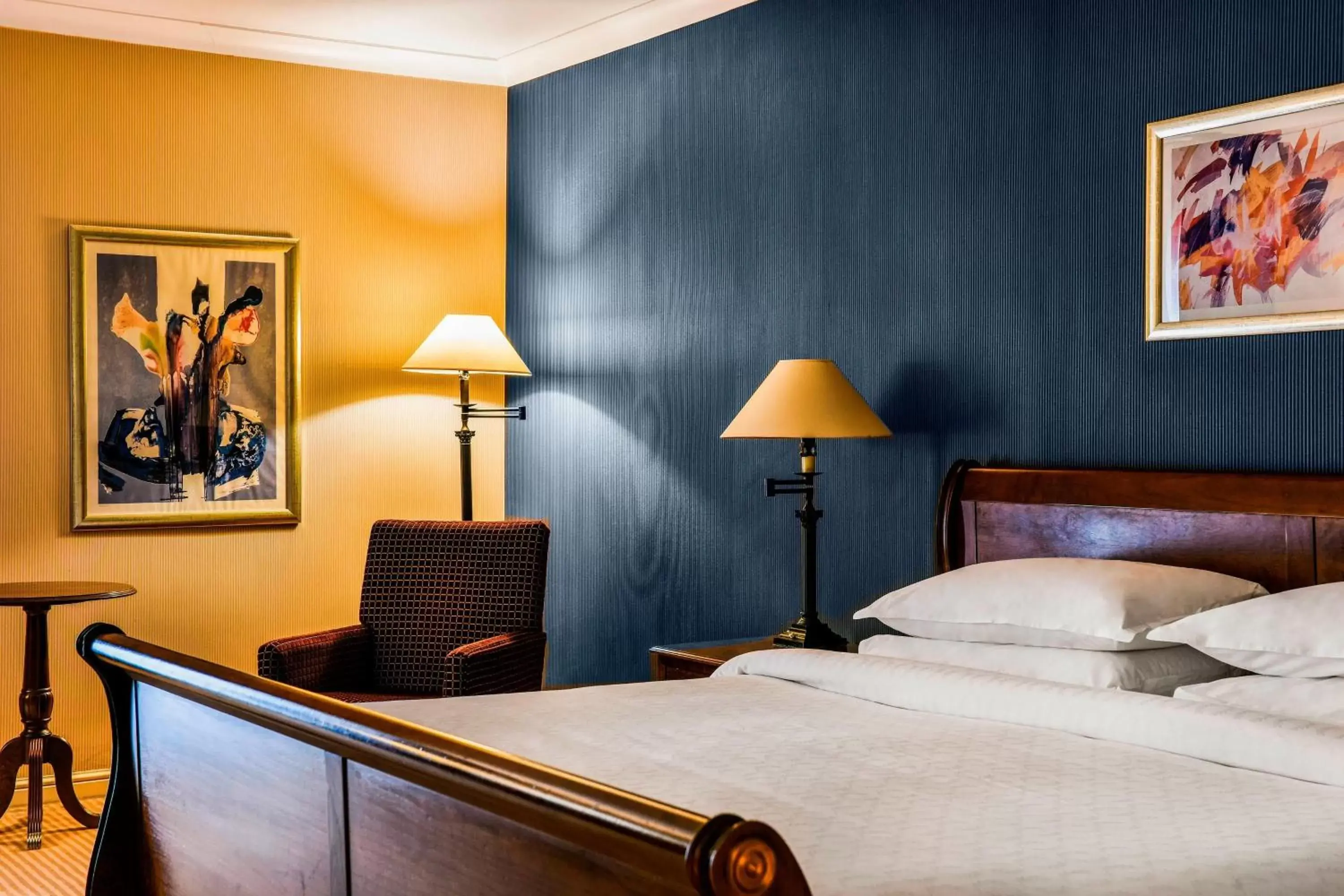 Classic Room, Guest room, 1 King in Sheraton Skyline Hotel London Heathrow Classic Room, Guest room, 1 King in Sheraton Skyline Hotel London Heathrow