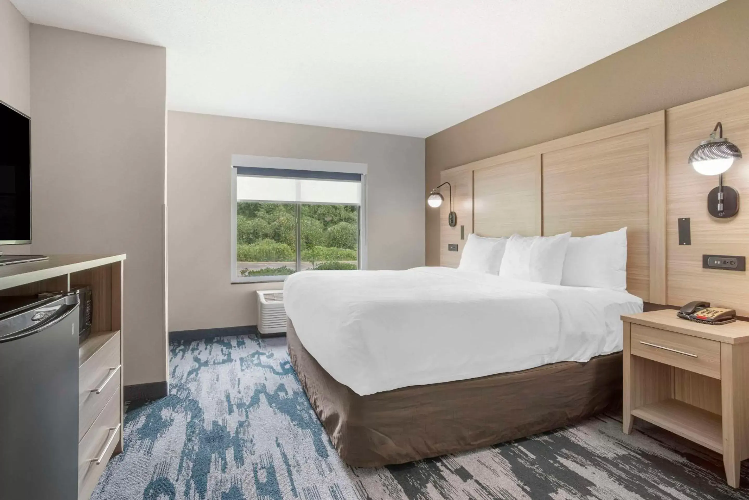 King Suite - Non-Smoking in Comfort Suites At WestGate Mall King Suite - Non-Smoking in Comfort Suites At WestGate Mall