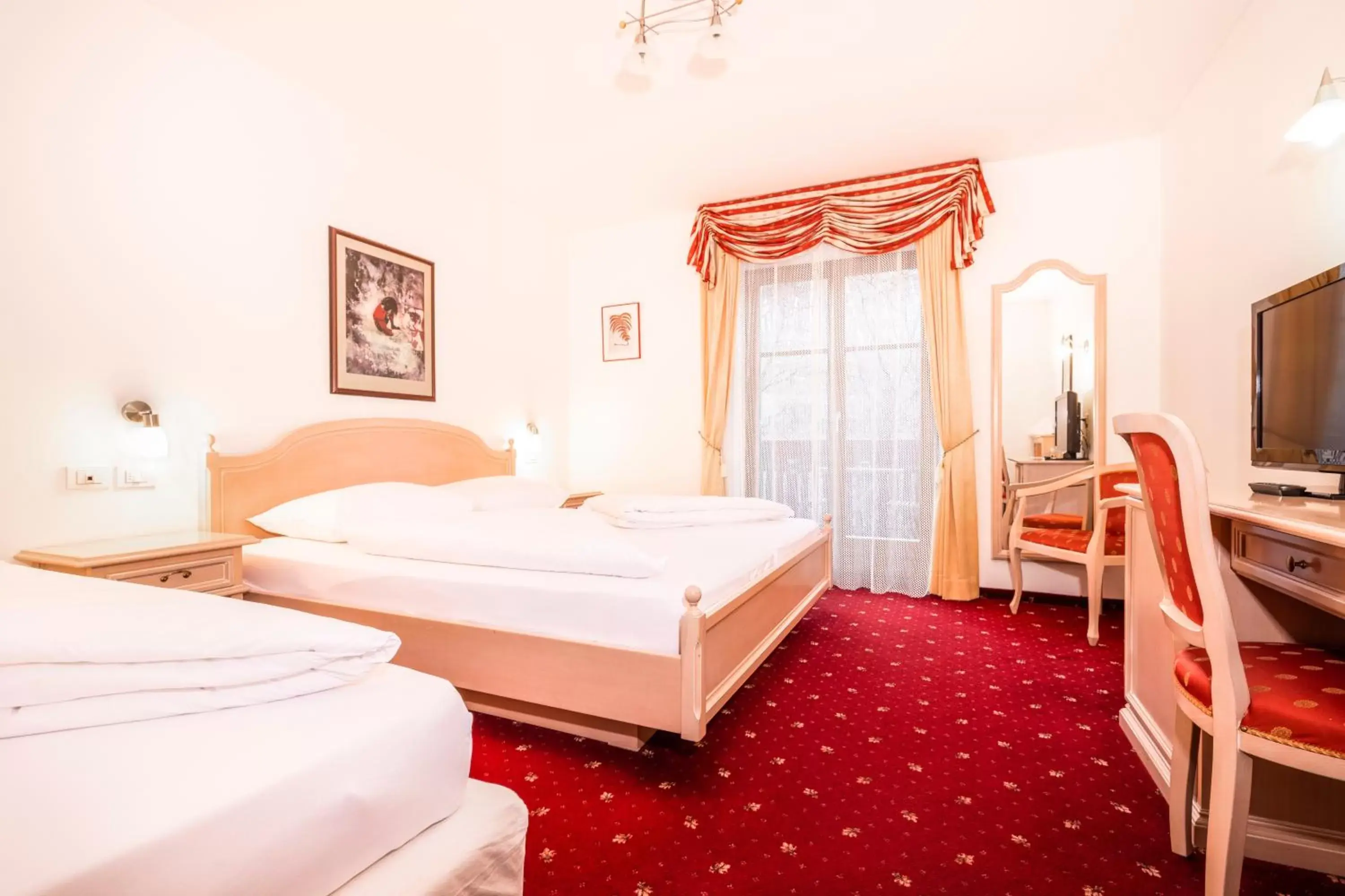 Triple Room with Balcony in Hotel Restaurant Putzer Triple Room with Balcony in Hotel Restaurant Putzer