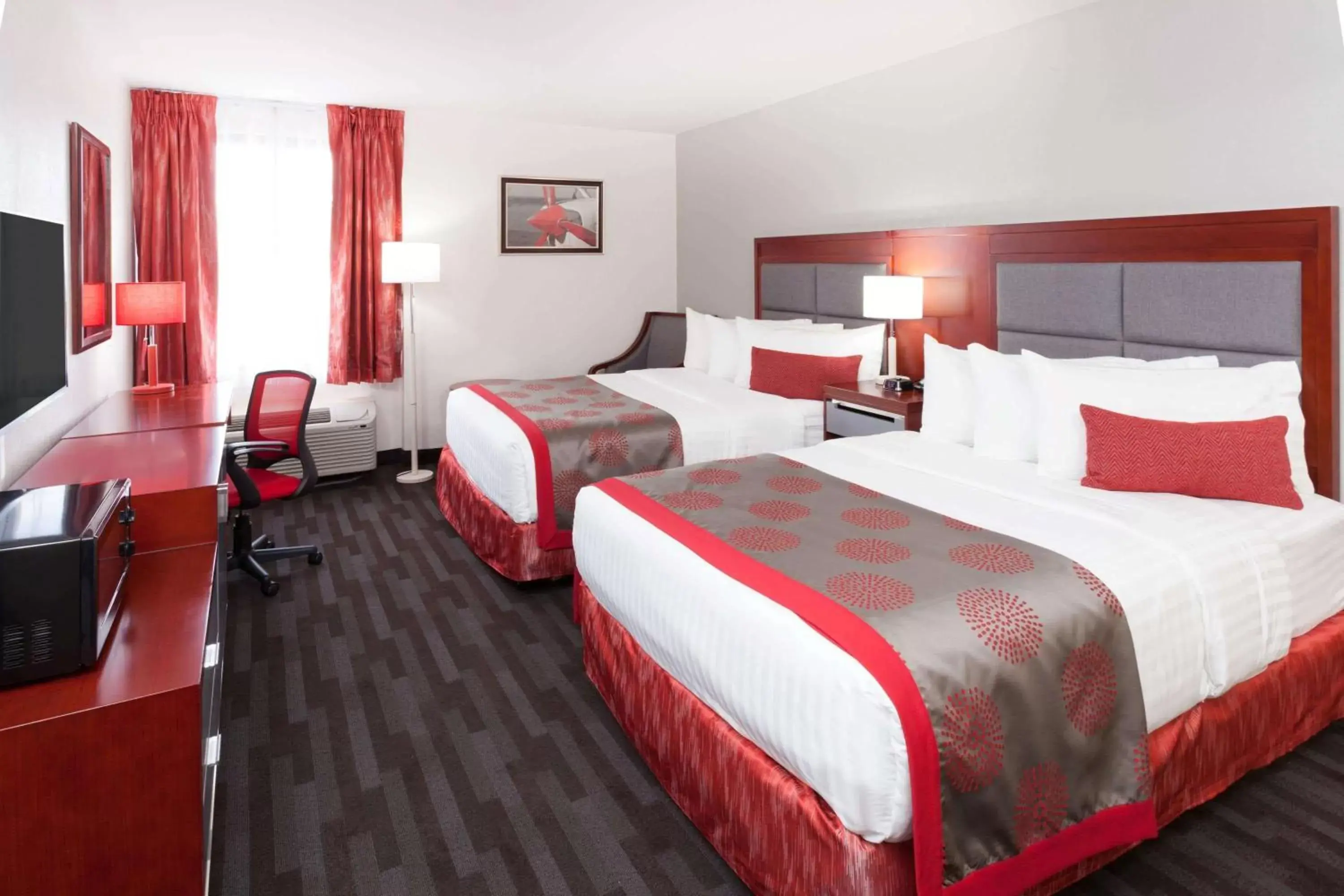 Double Room with Two Double Beds - Non-Smoking in Ramada Plaza by Wyndham Chicago North Shore Double Room with Two Double Beds - Non-Smoking in Ramada Plaza by Wyndham Chicago North Shore