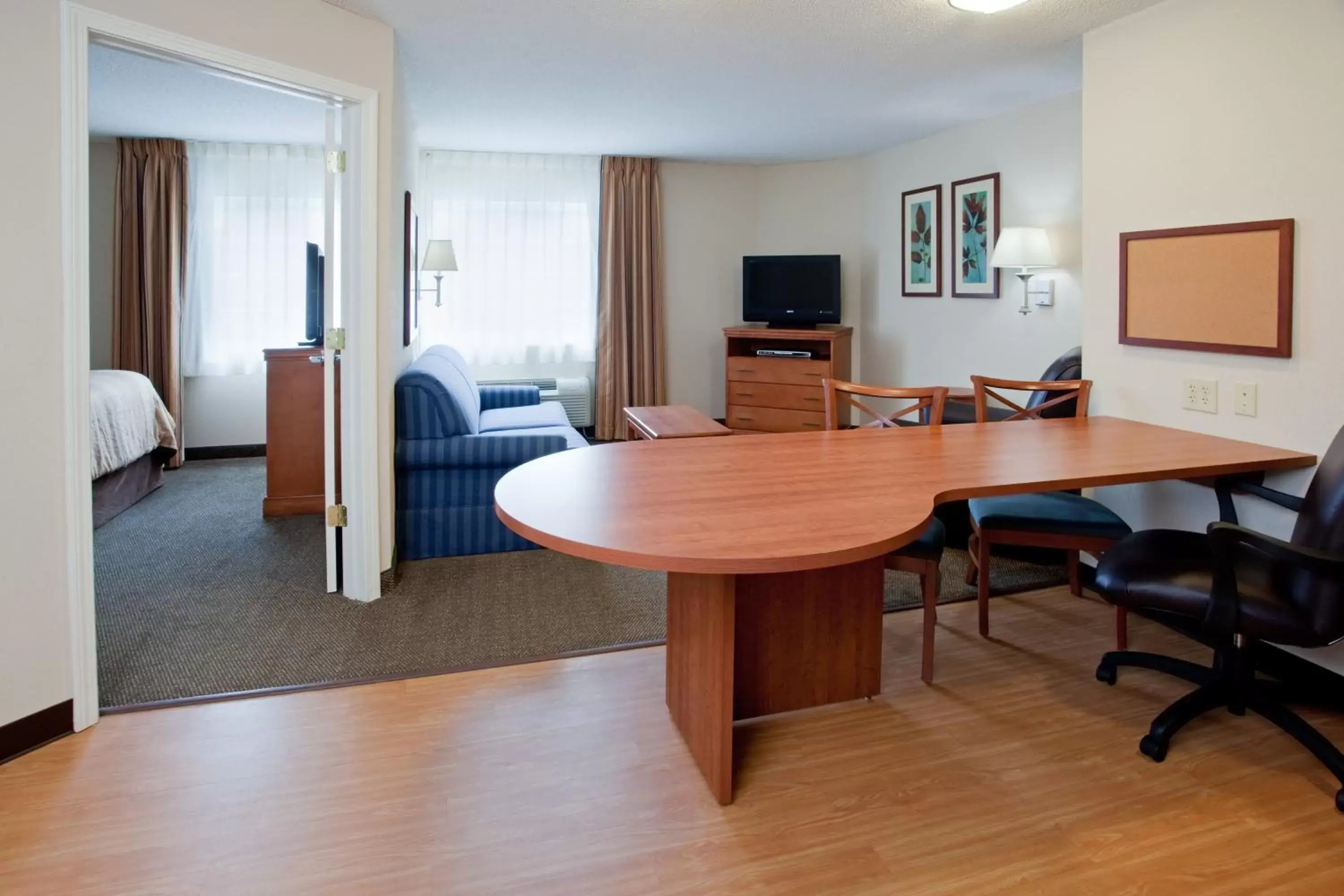 One-Bedroom Queen Suite - Disability Access/Non-Smoking in Candlewood Suites Colonial Heights - Fort Lee, an IHG Hotel One-Bedroom Queen Suite - Disability Access/Non-Smoking in Candlewood Suites Colonial Heights - Fort Lee, an IHG Hotel
