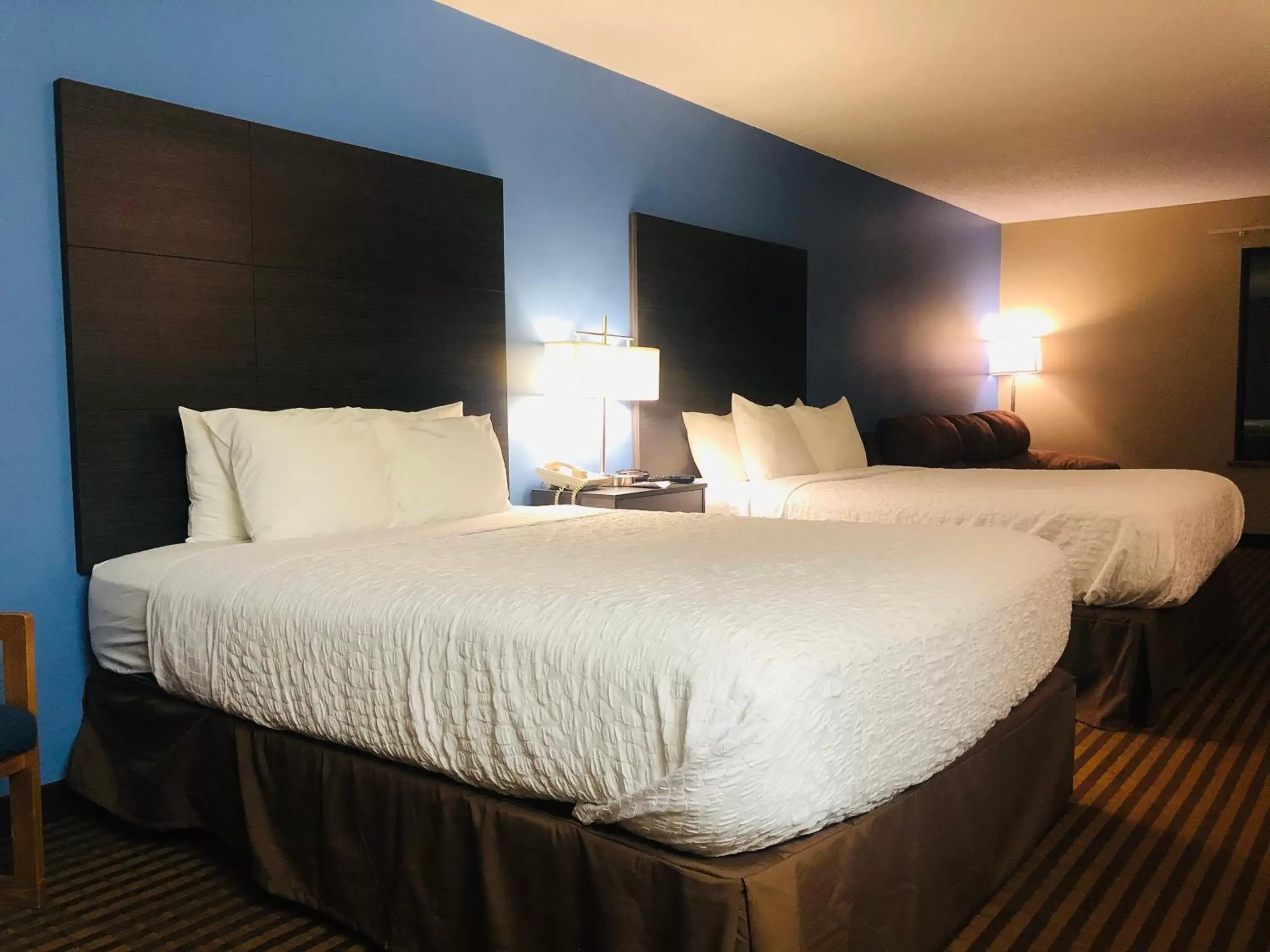 Queen Room with Two Queen Beds - Non-Smoking in Boarders Inn & Suites by Cobblestone Hotels Columbus Queen Room with Two Queen Beds - Non-Smoking in Boarders Inn & Suites by Cobblestone Hotels Columbus