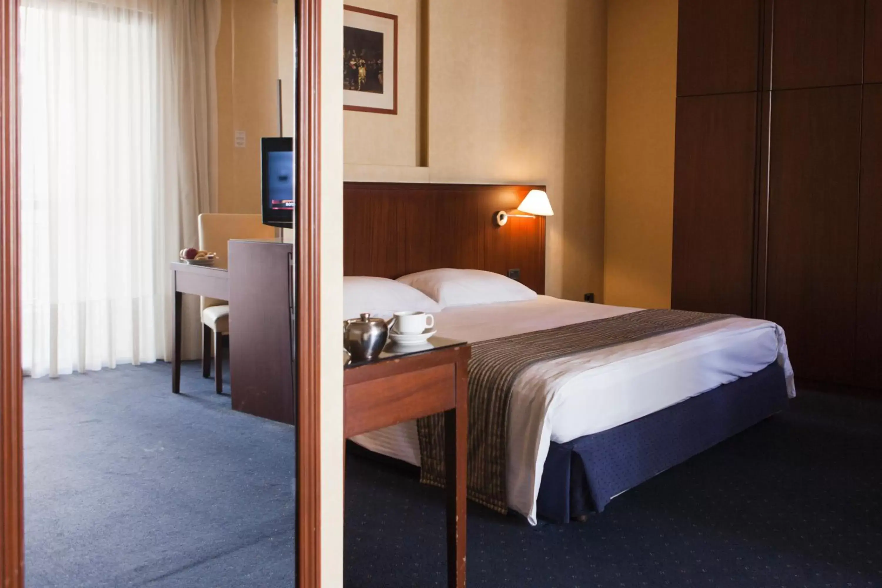 Standard Queen Room - single occupancy in The Mayflower Hotel Standard Queen Room - single occupancy in The Mayflower Hotel