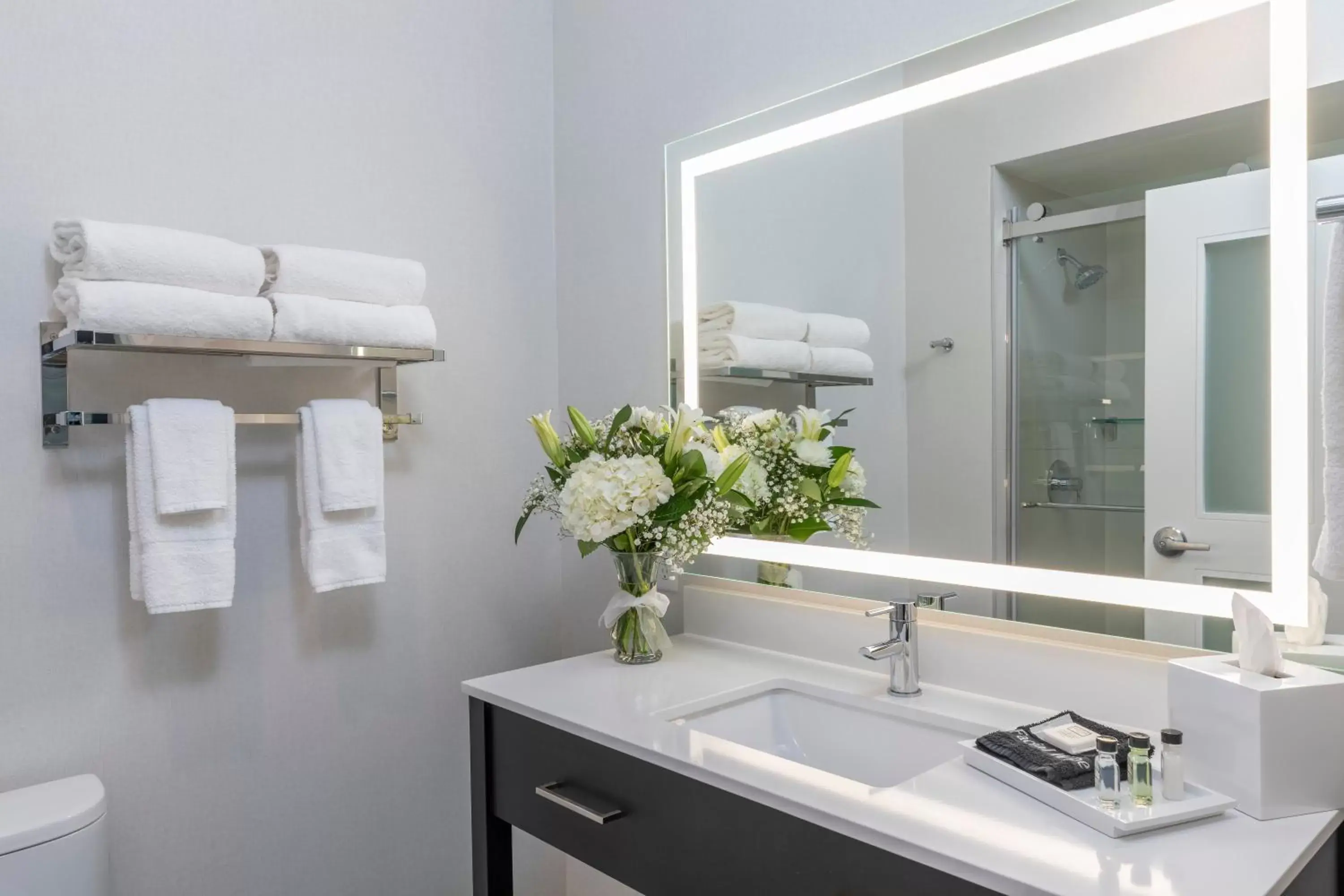 Junior Suite, 2 Queen Beds, 1 Single Bed/ Disability Access - Non Smoking in Cambria Hotel Copper Mountain Junior Suite, 2 Queen Beds, 1 Single Bed/ Disability Access - Non Smoking in Cambria Hotel Copper Mountain