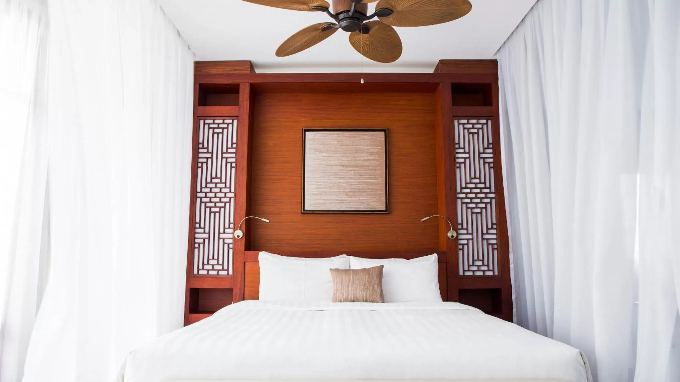 Deluxe Room with 1 King bed in Amanjaya Pancam Suites Hotel Deluxe Room with 1 King bed in Amanjaya Pancam Suites Hotel