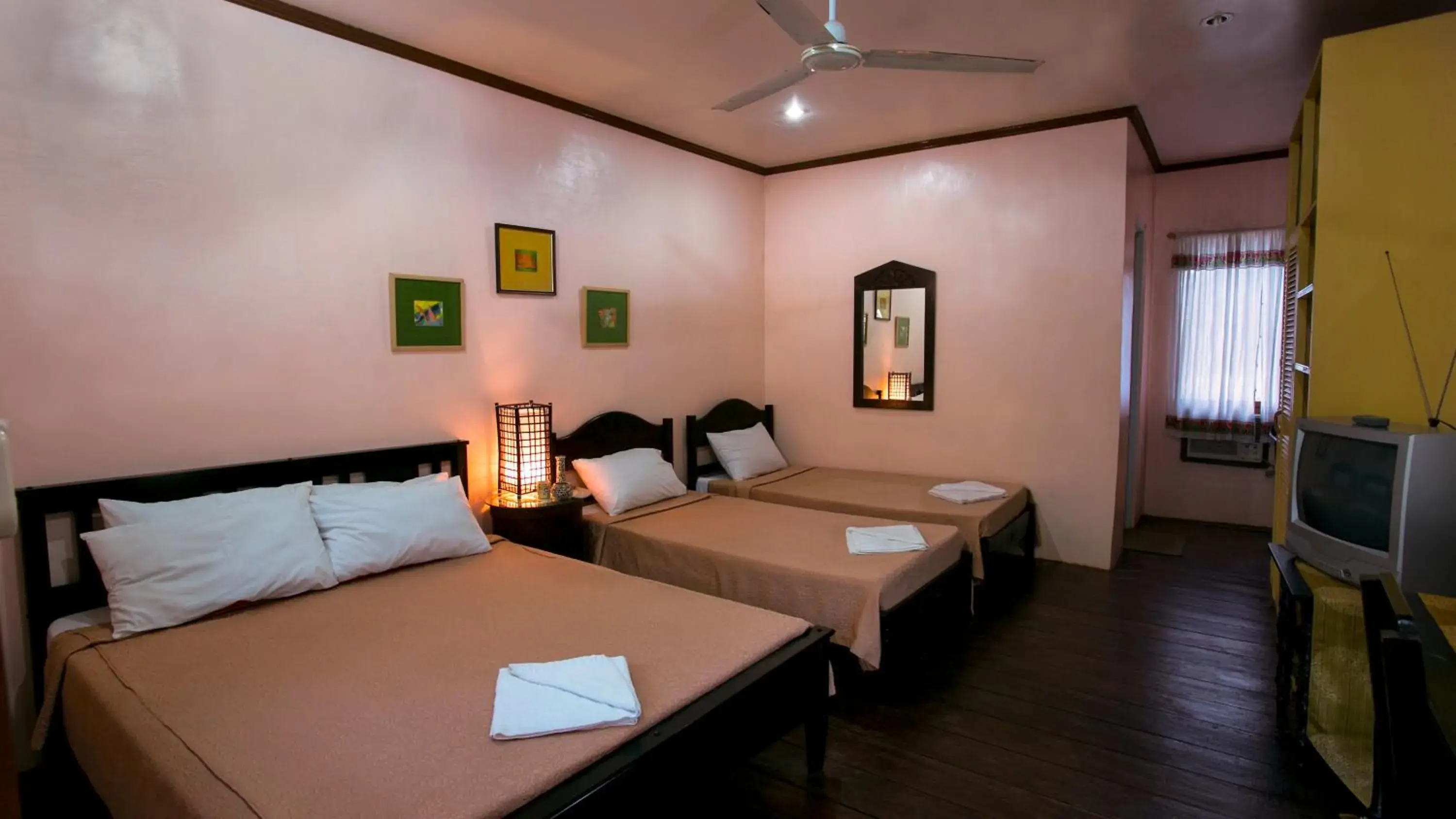 Deluxe Quadruple Room in Darayonan Lodge Deluxe Quadruple Room in Darayonan Lodge