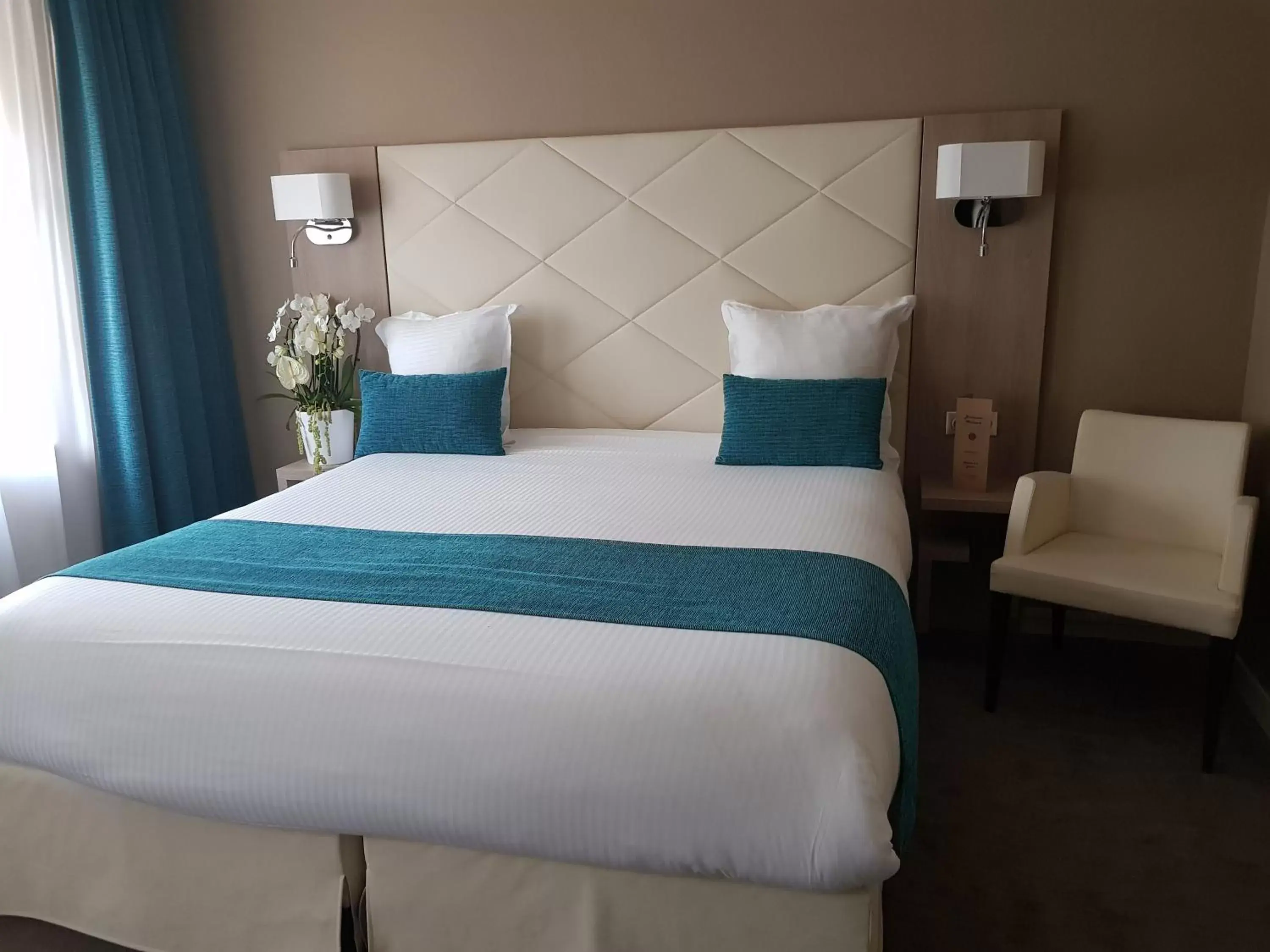 Double Room in Hotel Normandy Double Room in Hotel Normandy