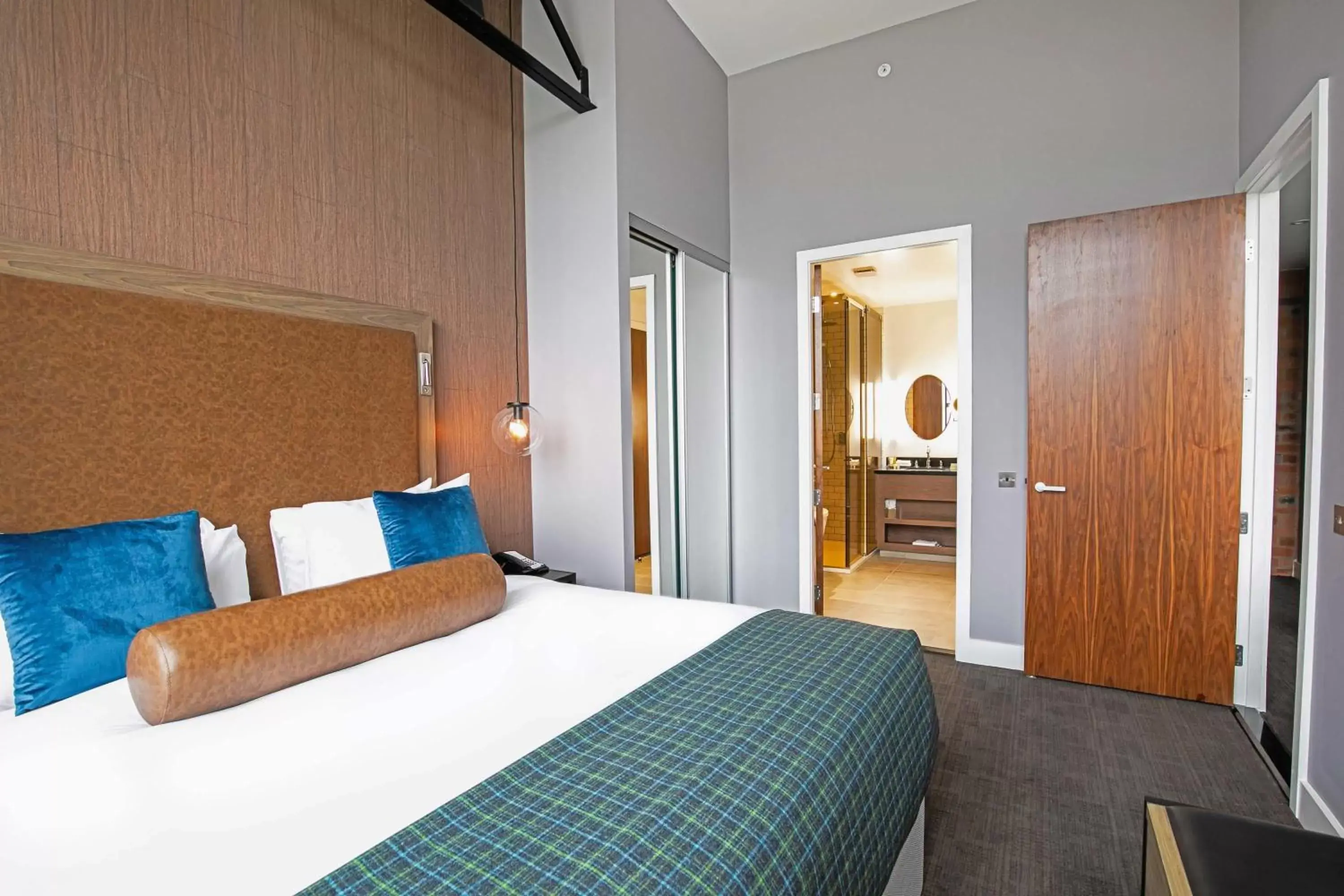 Executive Suite, 1 Bedroom, 1 King, Sofa Bed, Kitchen Kitchen in Sandman Signature Aberdeen Hotel & Spa Executive Suite, 1 Bedroom, 1 King, Sofa Bed, Kitchen Kitchen in Sandman Signature Aberdeen Hotel & Spa