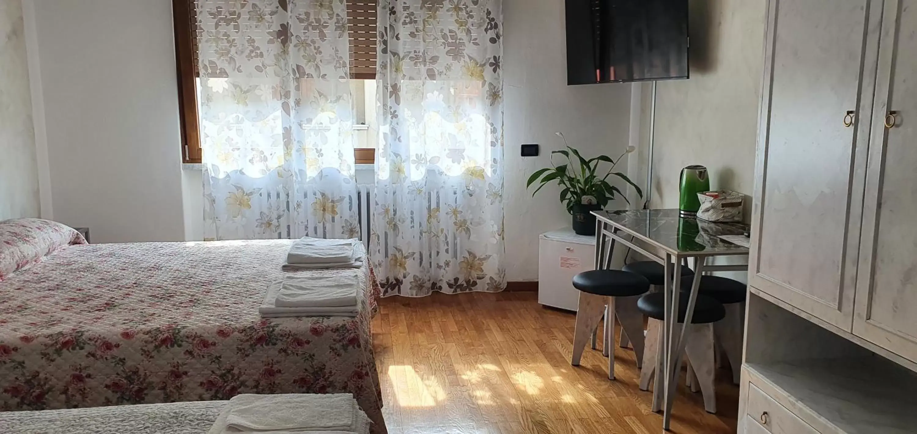 Quadruple Room with Private Bathroom in Le Rustiche Foresteria Quadruple Room with Private Bathroom in Le Rustiche Foresteria