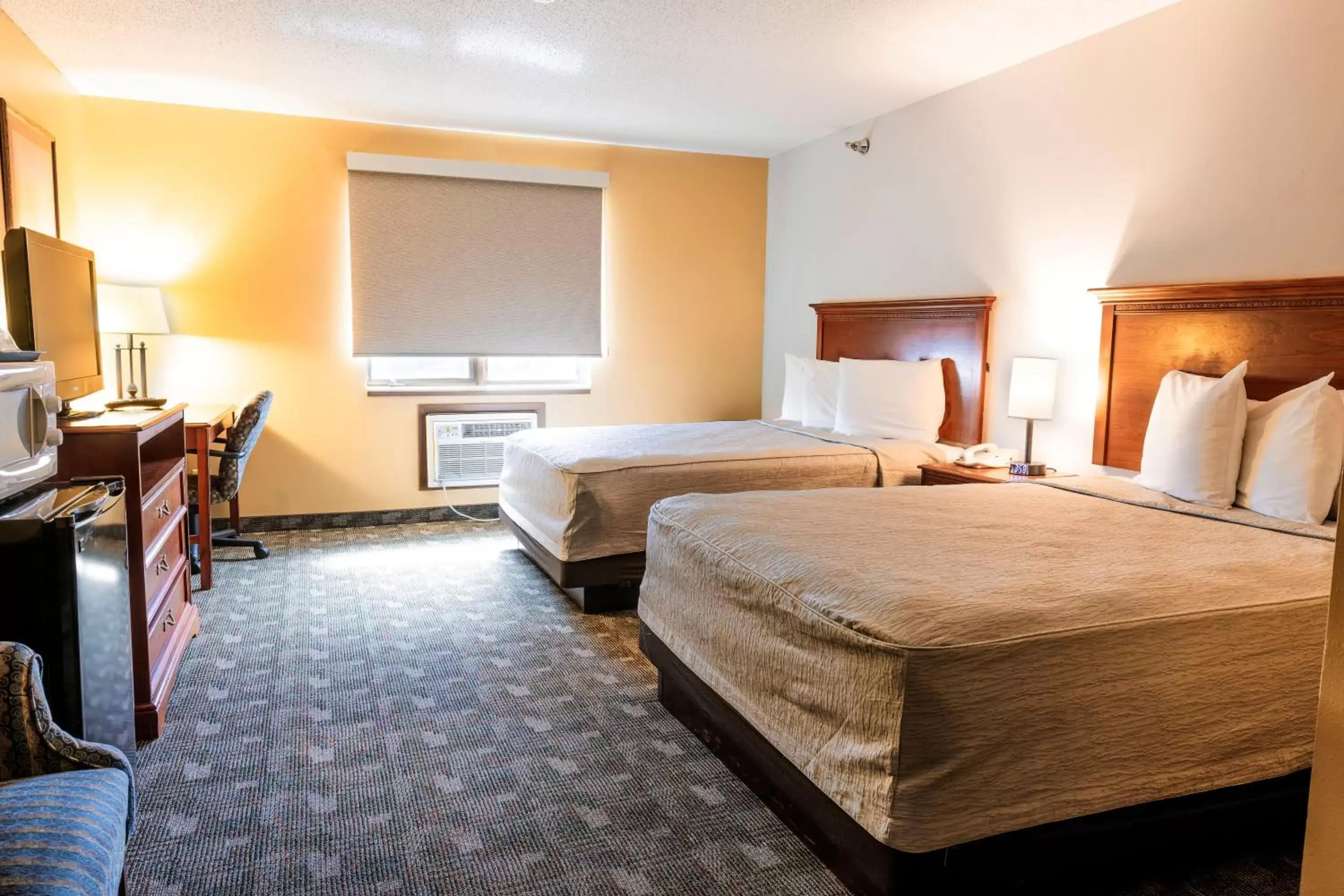 Queen Room with Two Queen Beds - Non-Smoking in Governors Inn a Travelodge by Wyndham Queen Room with Two Queen Beds - Non-Smoking in Governors Inn a Travelodge by Wyndham