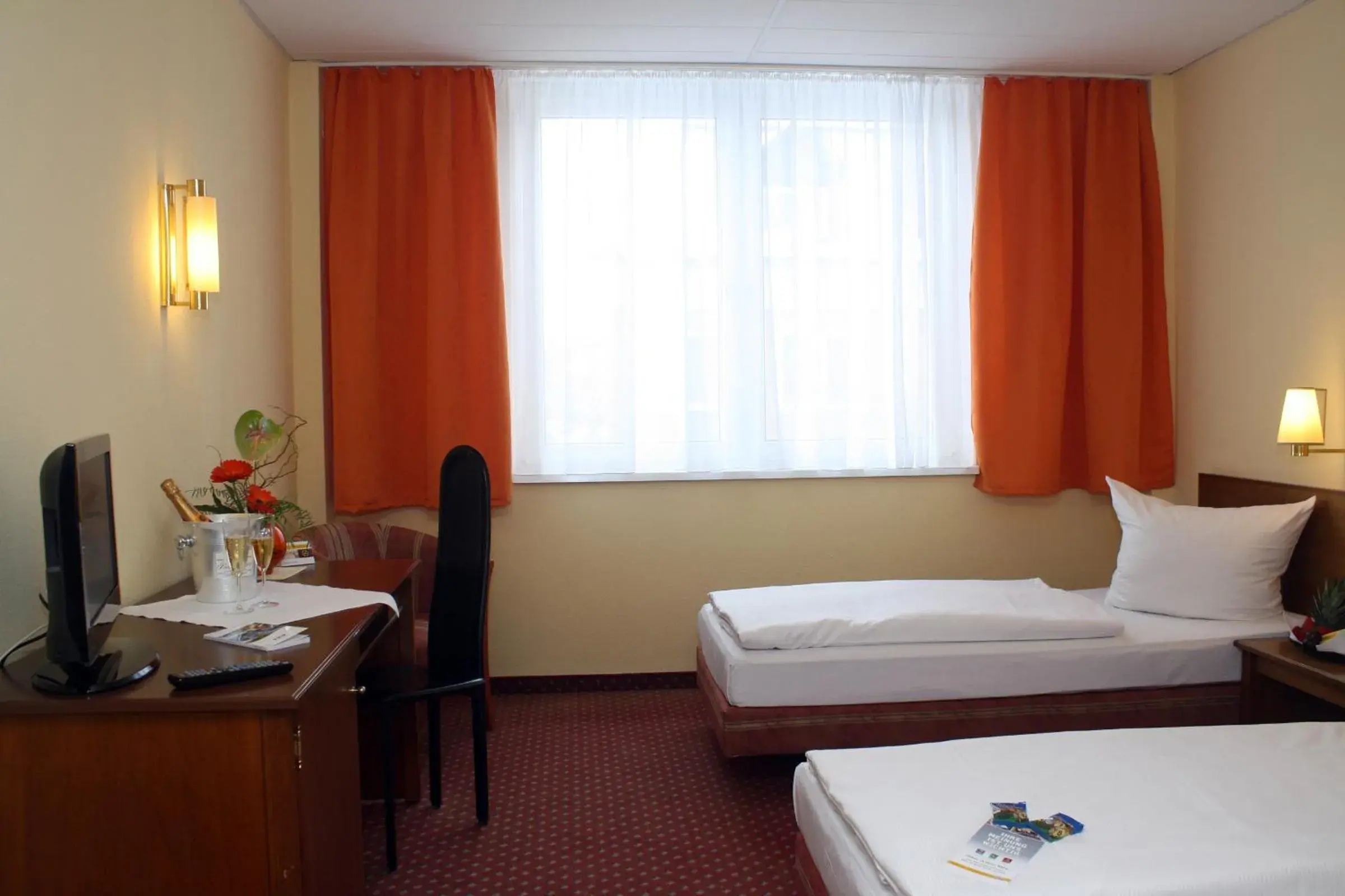 Standard Double Room in Quick Hotel Dresden West Standard Double Room in Quick Hotel Dresden West