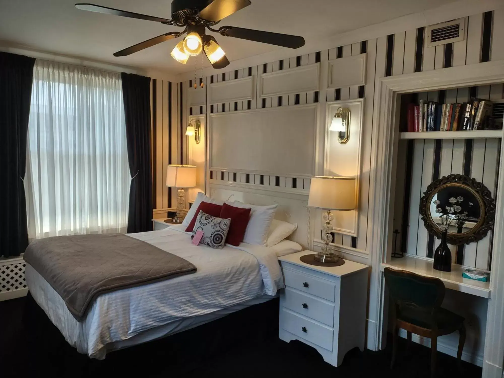 Suite with Lake View in The King George Inn Suite with Lake View in The King George Inn