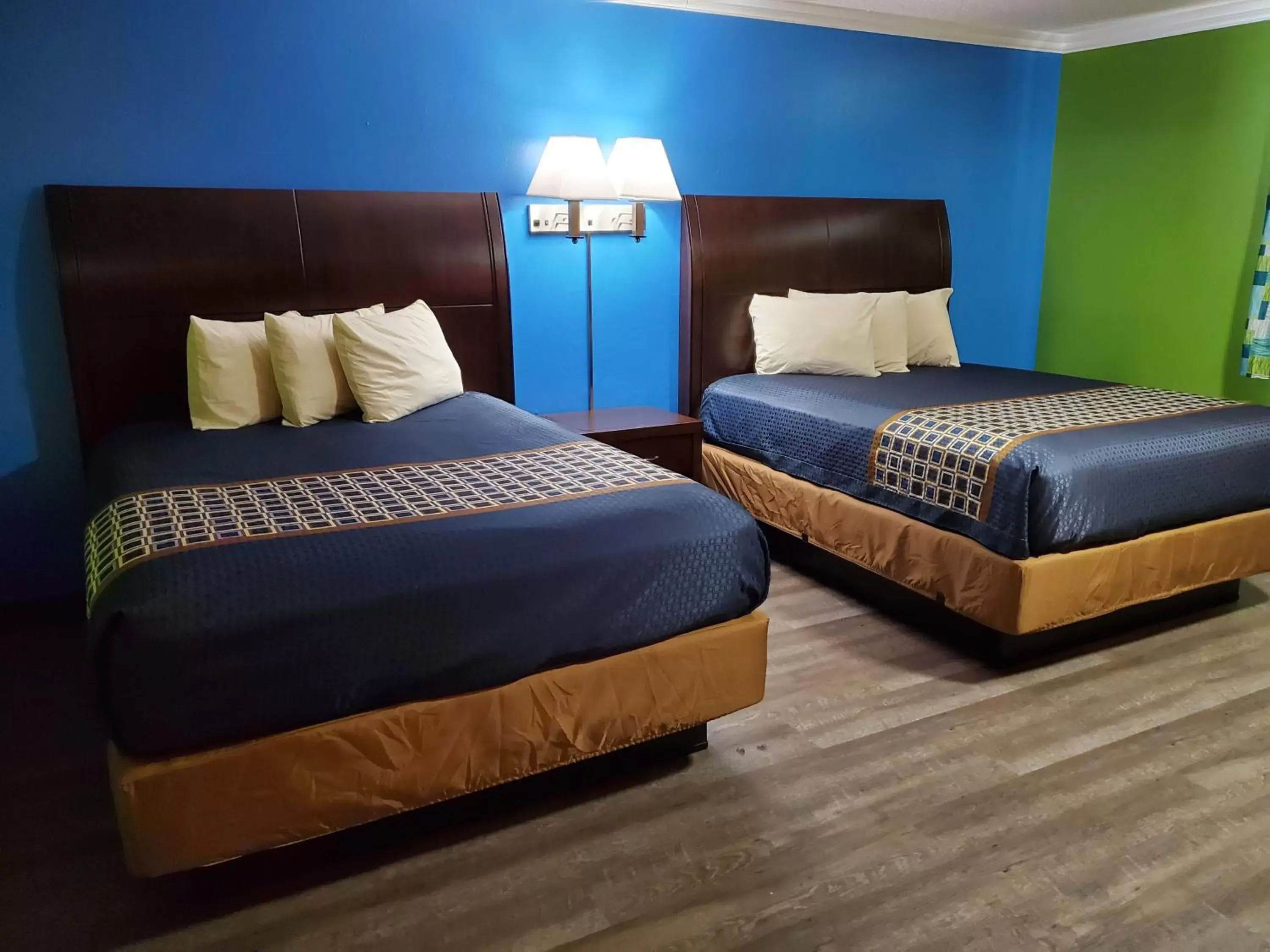 Queen Room with Two Queen Beds in Amber Inn Queen Room with Two Queen Beds in Amber Inn