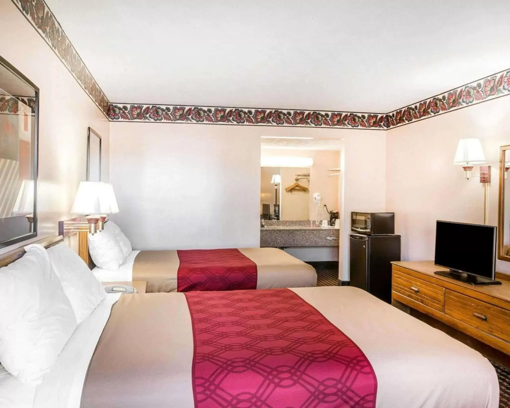 Double Room with Two Double Beds - Non-Smoking in Econo Lodge McDonough Double Room with Two Double Beds - Non-Smoking in Econo Lodge McDonough