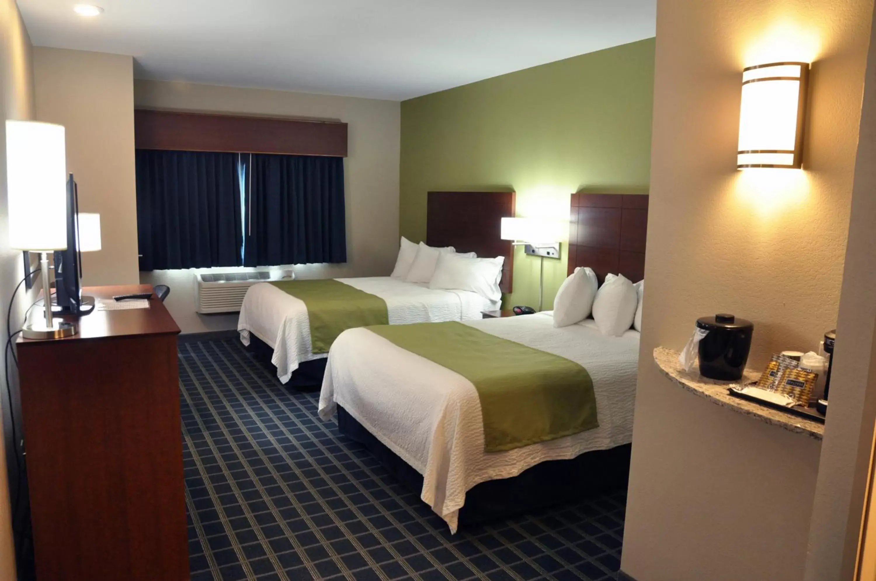 Deluxe Queen Room - single occupancy in Brookstone Lodge & Suites Deluxe Queen Room - single occupancy in Brookstone Lodge & Suites