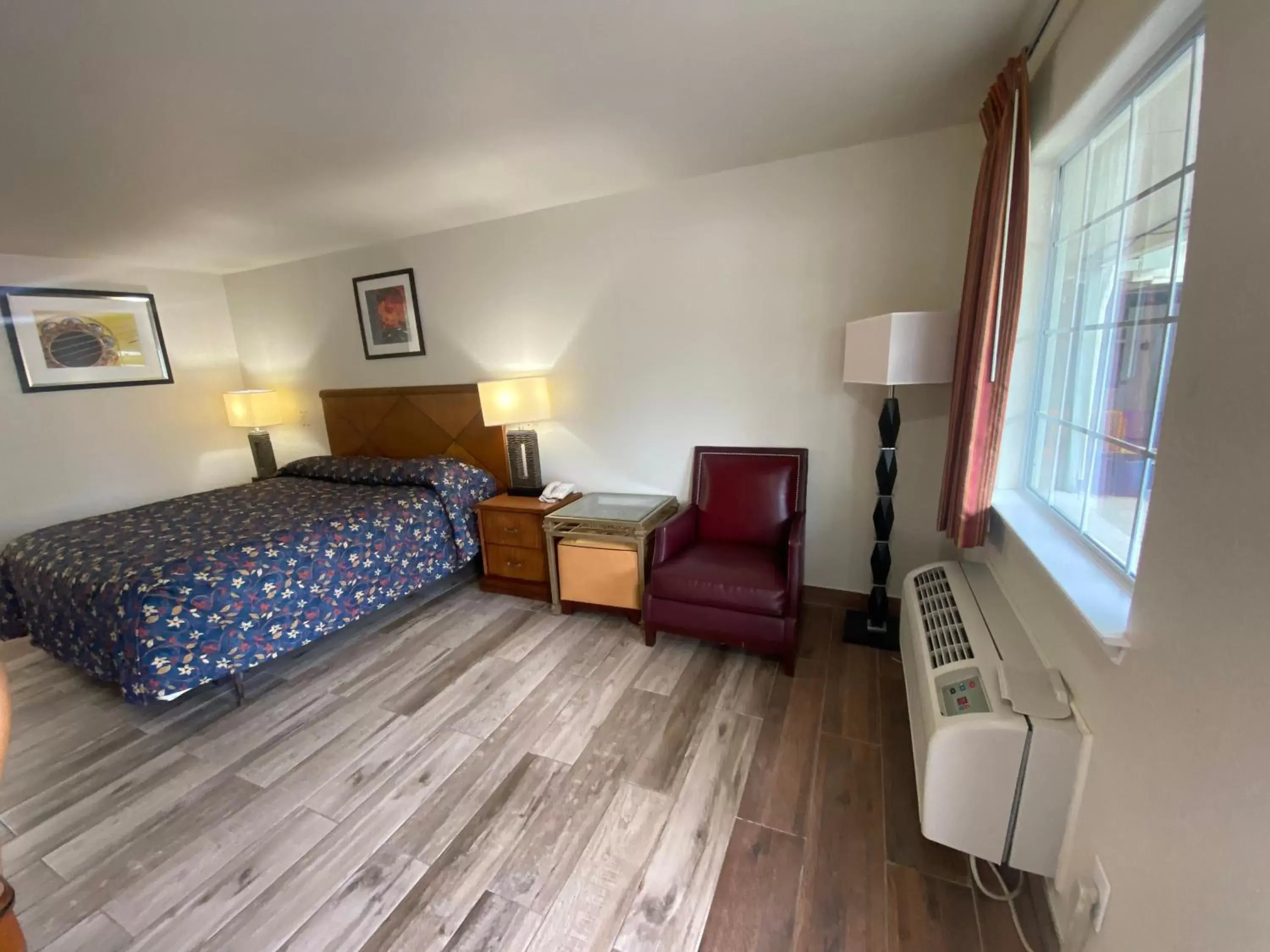 Single Room - single occupancy - Disability Access in Cedar Creek Inn Single Room - single occupancy - Disability Access in Cedar Creek Inn
