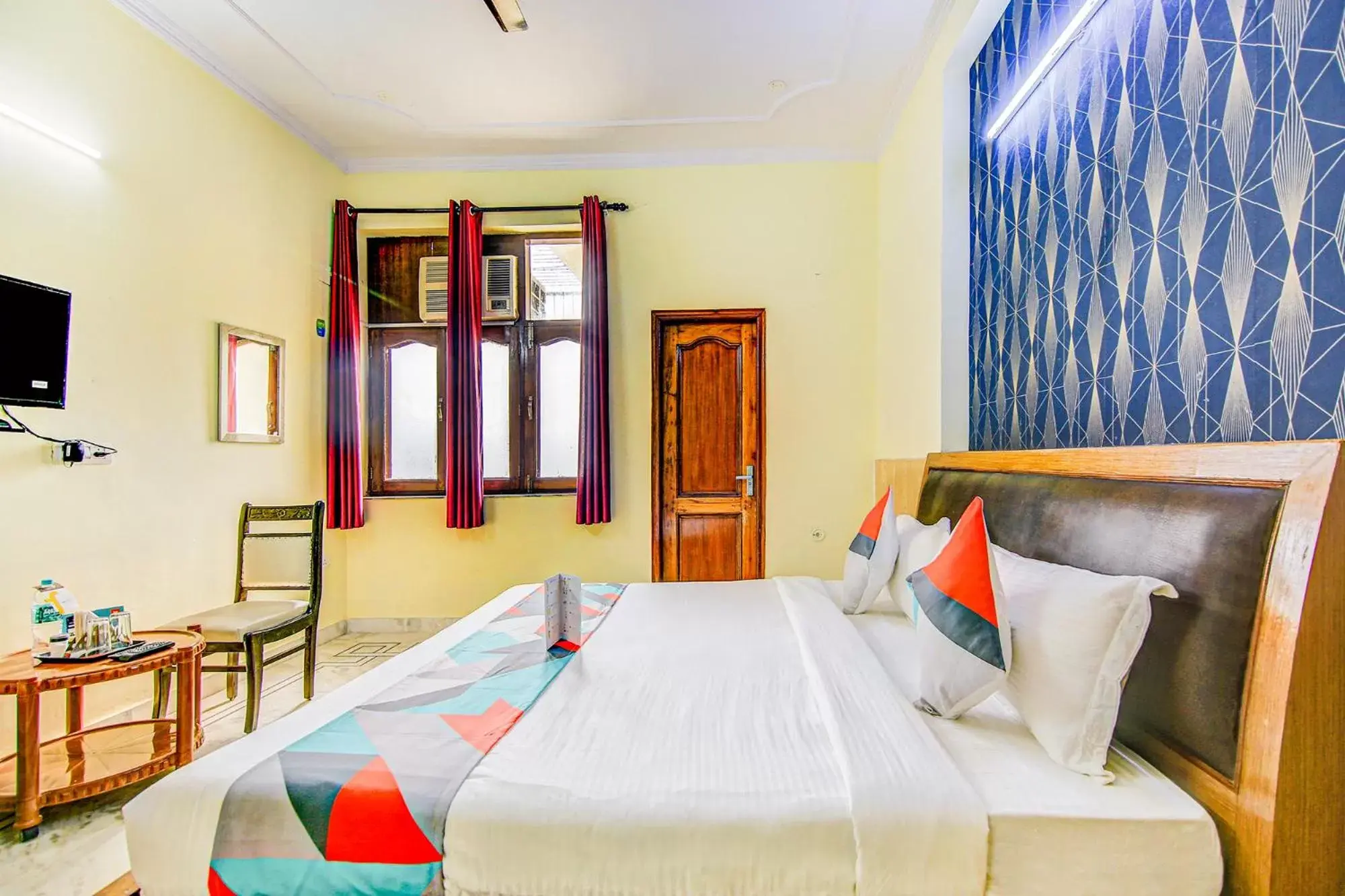 Deluxe Room - single occupancy in FabHotel The Everest 43 Deluxe Room - single occupancy in FabHotel The Everest 43