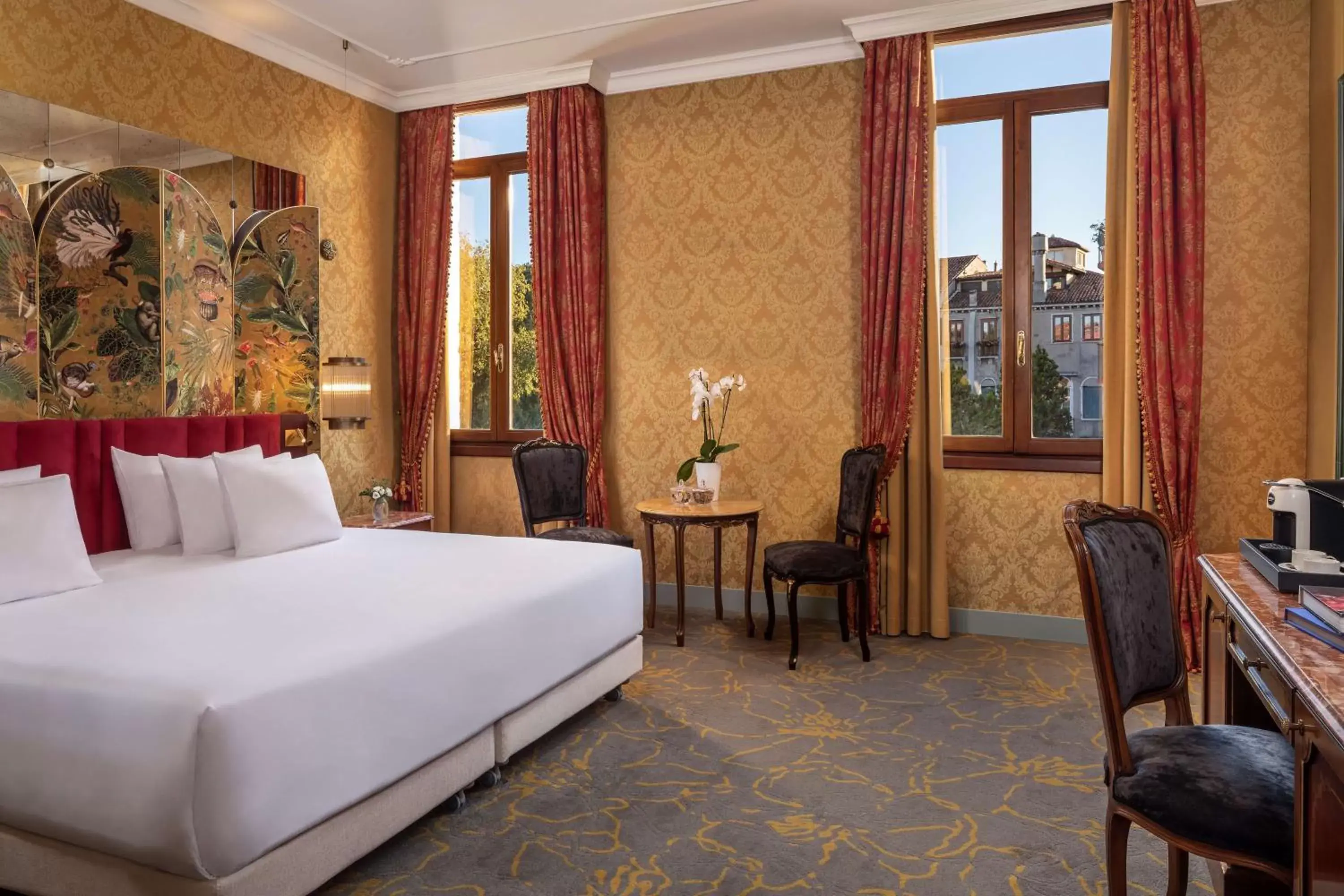 Premium Double or Twin Room with Canal View in NH Collection Grand Hotel Palazzo Dei Dogi Premium Double or Twin Room with Canal View in NH Collection Grand Hotel Palazzo Dei Dogi