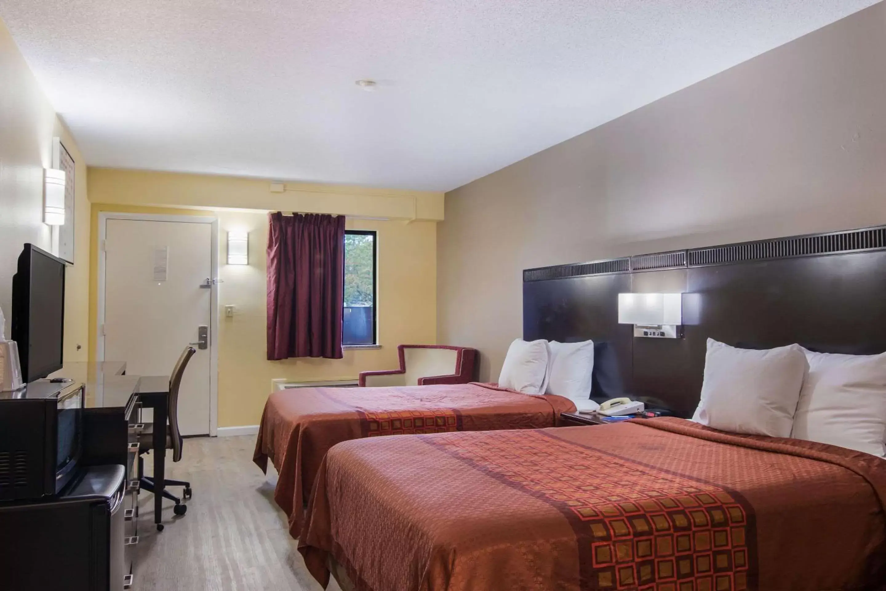 Double Room with Two Double Beds - Smoking in Rodeway Inn & Suites Monroeville-Pittsburgh Double Room with Two Double Beds - Smoking in Rodeway Inn & Suites Monroeville-Pittsburgh