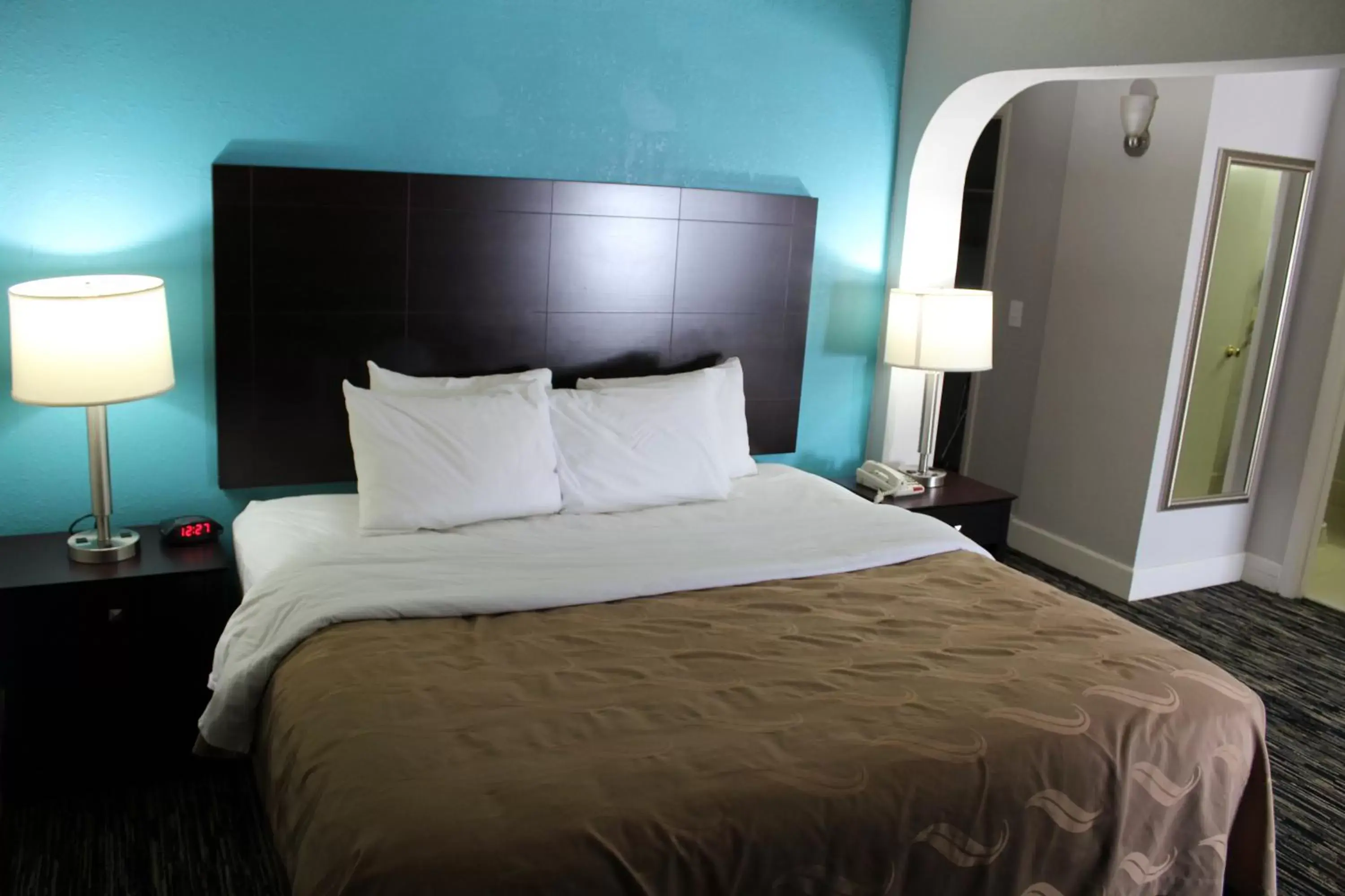 King Suite - Accessible/Non Smoking in Quality Inn Crossville Near Cumberland Mountain State Park King Suite - Accessible/Non Smoking in Quality Inn Crossville Near Cumberland Mountain State Park