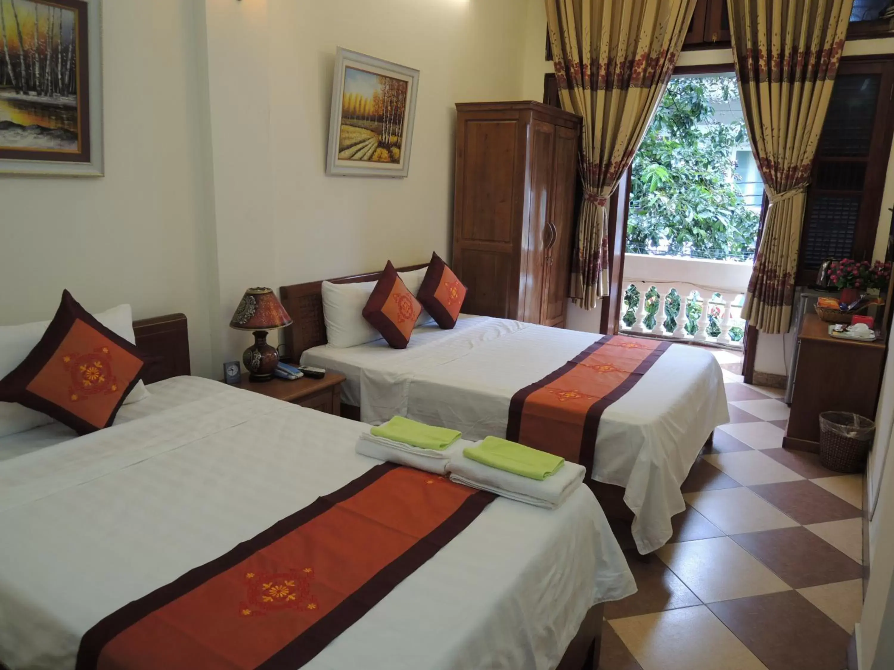 Quadruple Room with Balcony in Hanoi Ecogreen Hostel Quadruple Room with Balcony in Hanoi Ecogreen Hostel