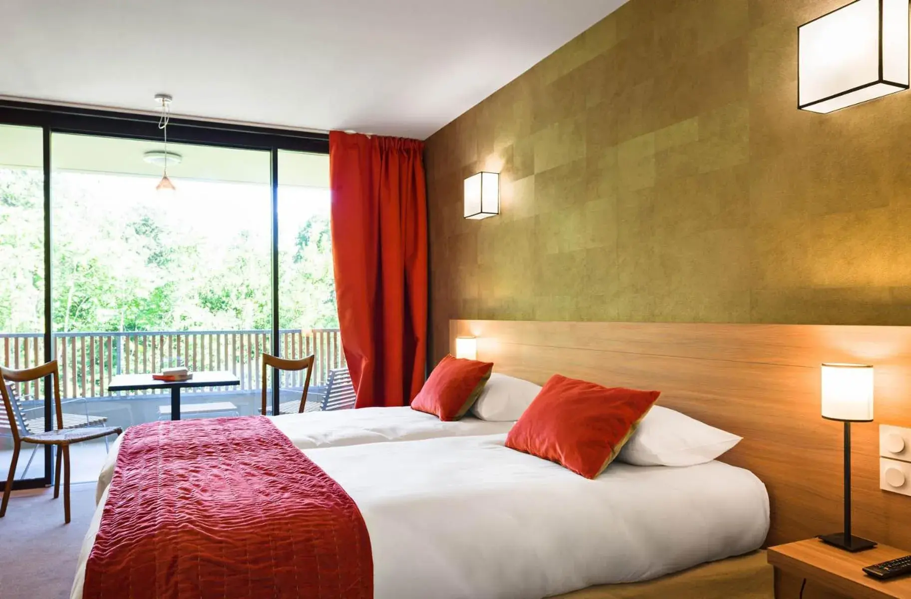 Twin Room with Terrace in Moulin de Vernègues Hôtel & Spa Twin Room with Terrace in Moulin de Vernègues Hôtel & Spa