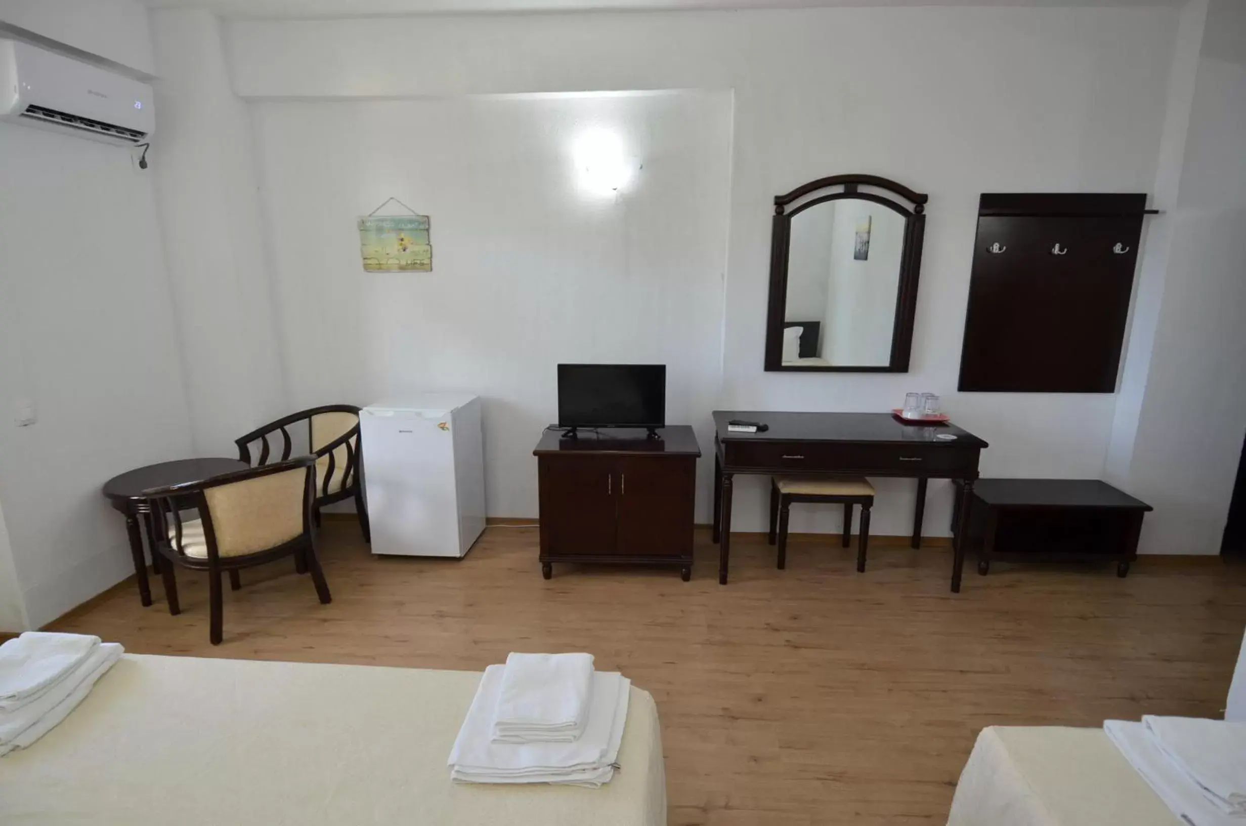 Triple Room with Bathroom in Perla Triple Room with Bathroom in Perla