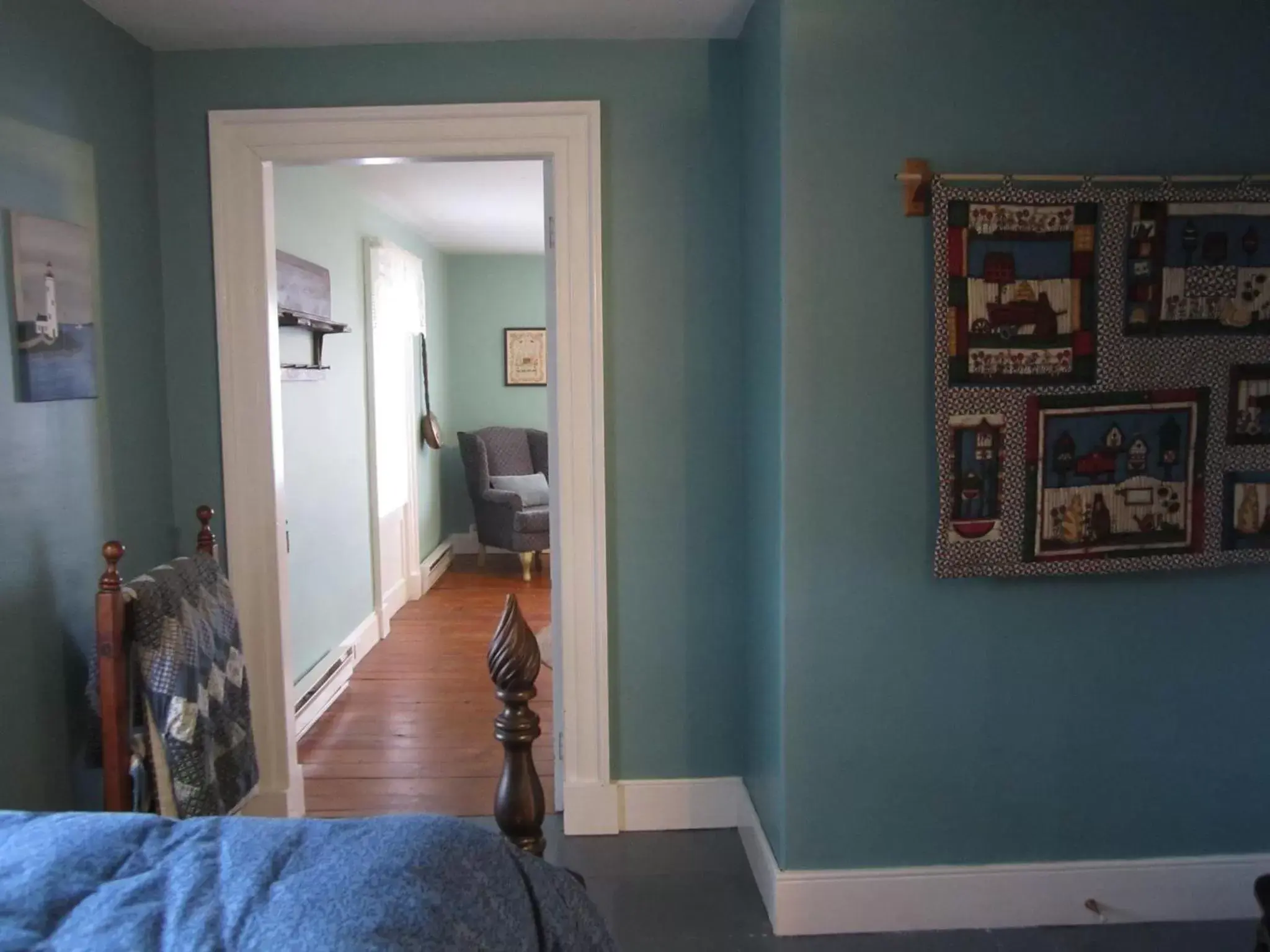 Queen Suite with Sea View in Grand Oak Manor Bed and Breakfast Queen Suite with Sea View in Grand Oak Manor Bed and Breakfast