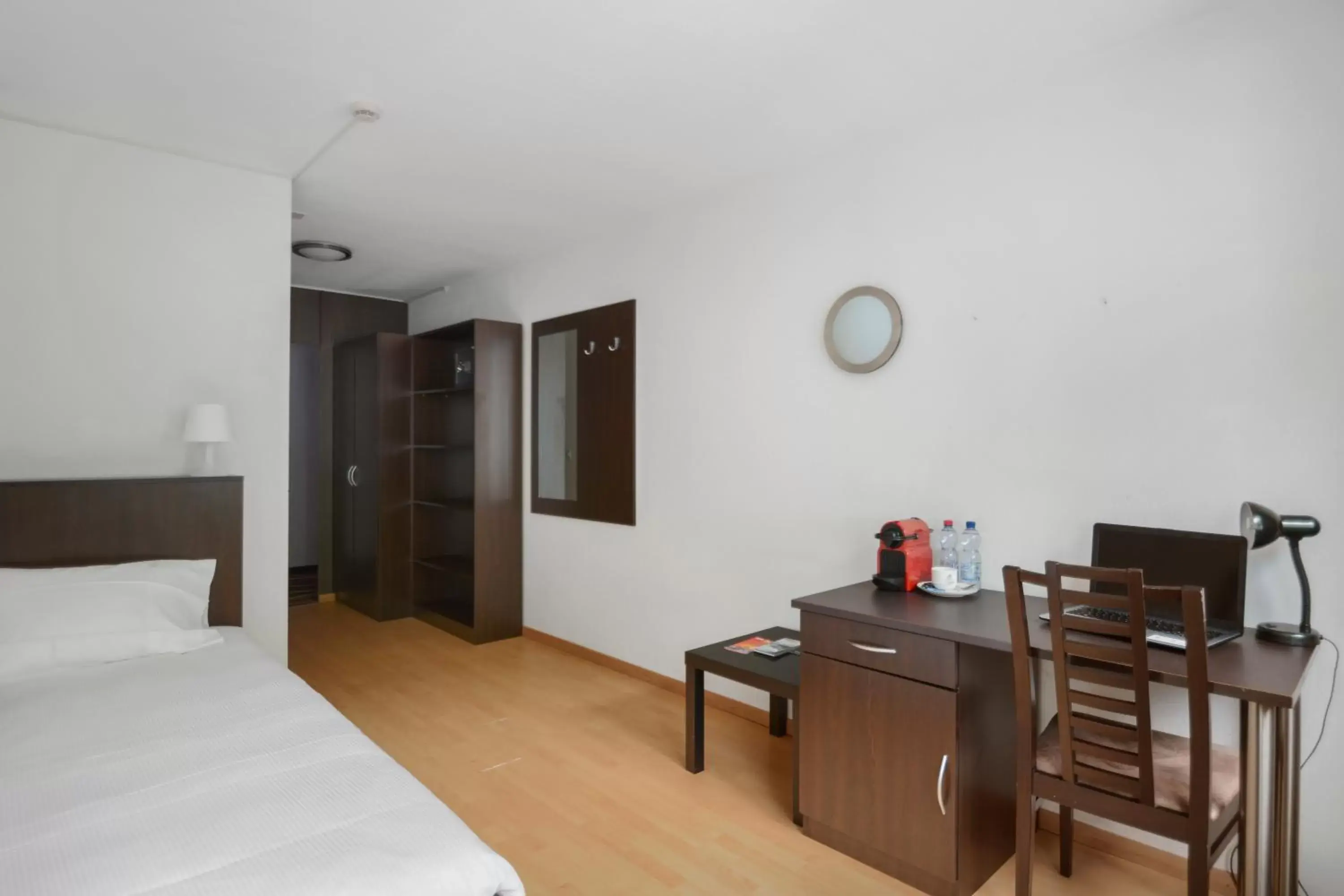 Single Room in Neuchâtel City Hôtel Single Room in Neuchâtel City Hôtel