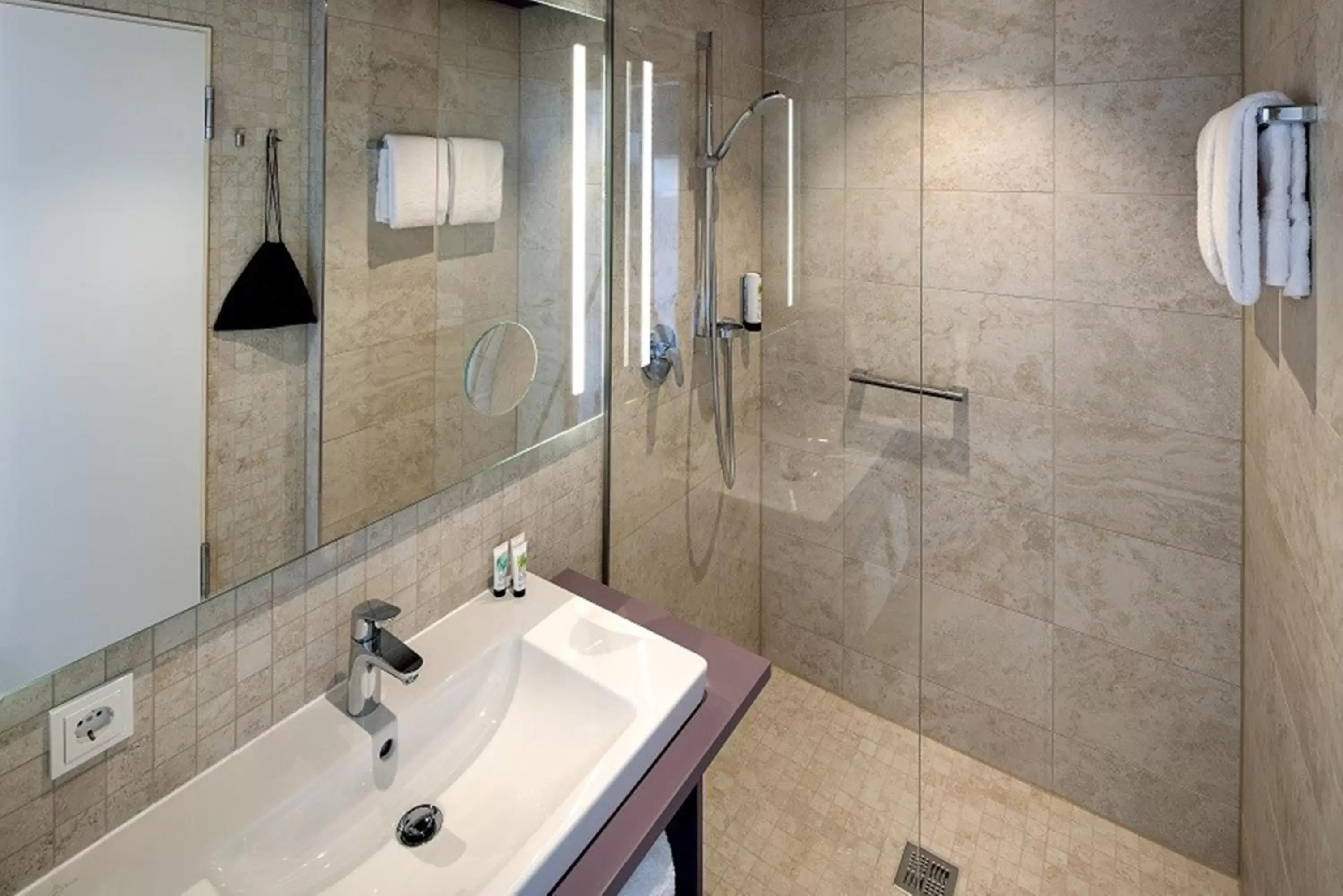 Comfort Double Room Silver - single occupancy - with connecting Door in Hotel am Remspark Comfort Double Room Silver - single occupancy - with connecting Door in Hotel am Remspark