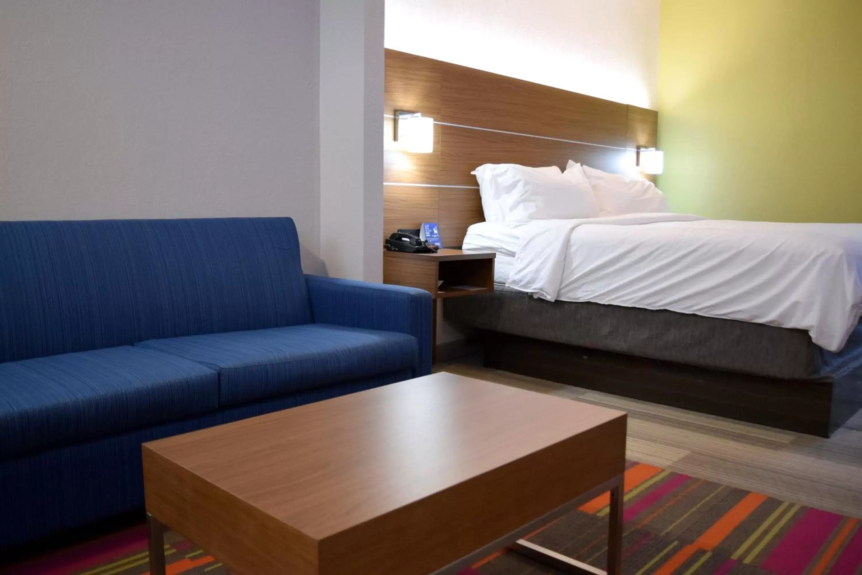 King Suite with Tub and Sofa Bed - Mobility Accessible in Holiday Inn Express & Suites Batesville by IHG King Suite with Tub and Sofa Bed - Mobility Accessible in Holiday Inn Express & Suites Batesville by IHG